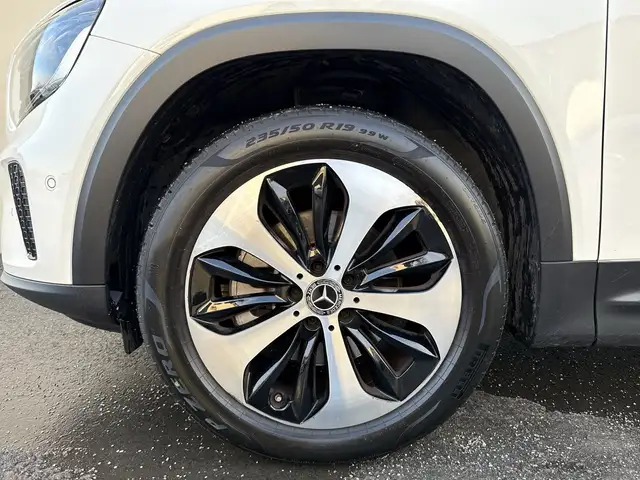 Mercedes-Benz GLB view 13