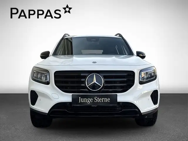 Mercedes-Benz GLB view 4