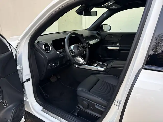 Mercedes-Benz GLB view 12