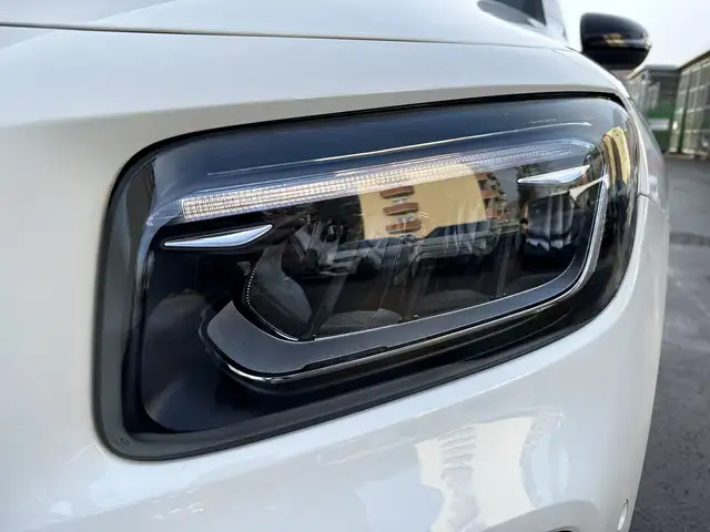 Mercedes-Benz GLB view 14