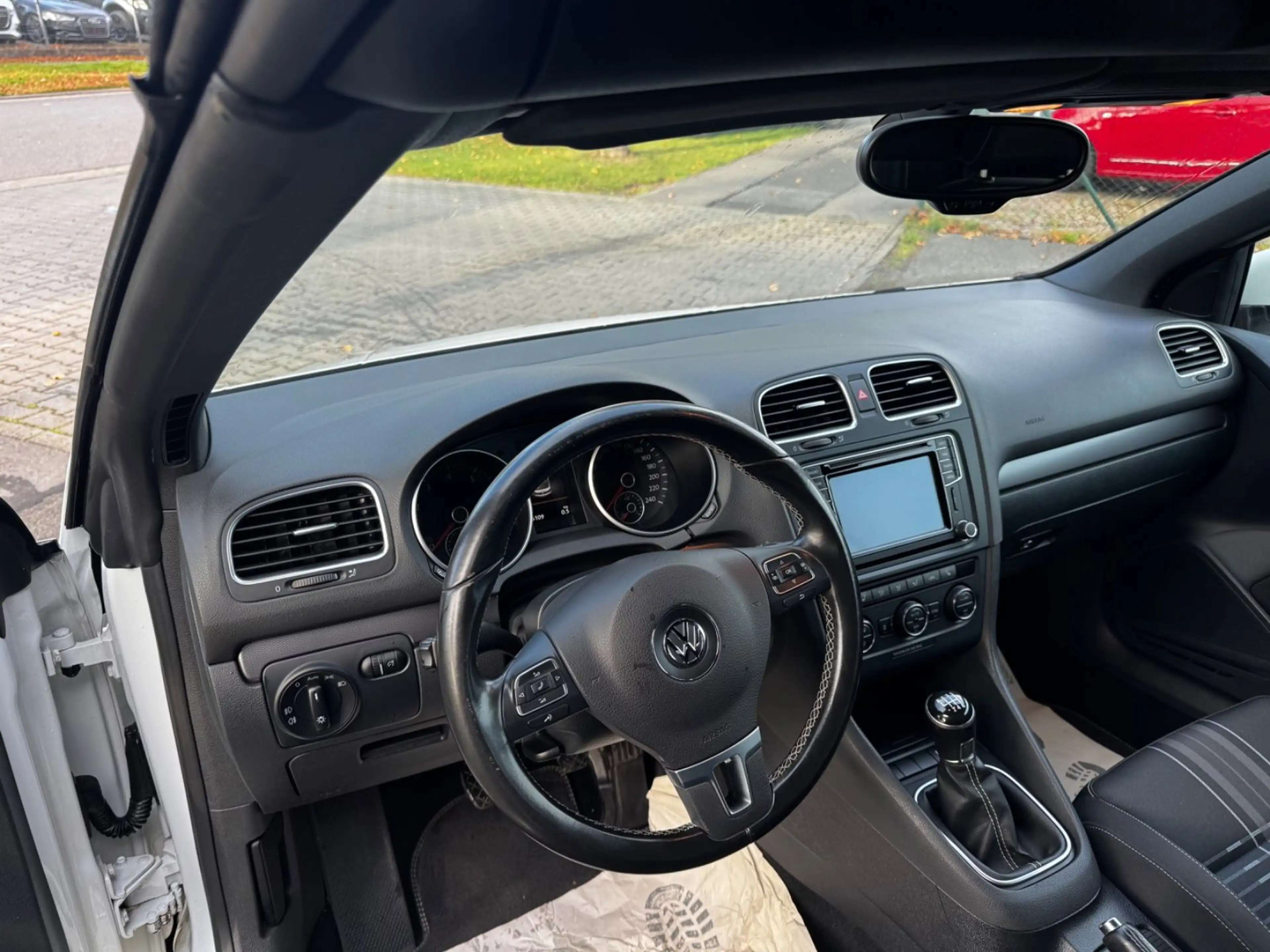 Volkswagen Golf VI Cabriolet Lounge BMT — photo 14