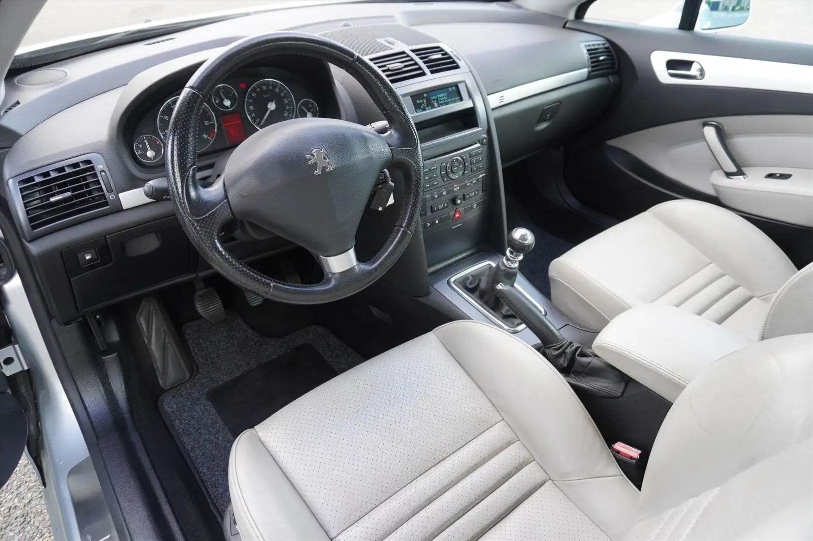 Peugeot 407 2.2 16V COUPE Leder Clima LM Mooi NL-auto Gris - 2