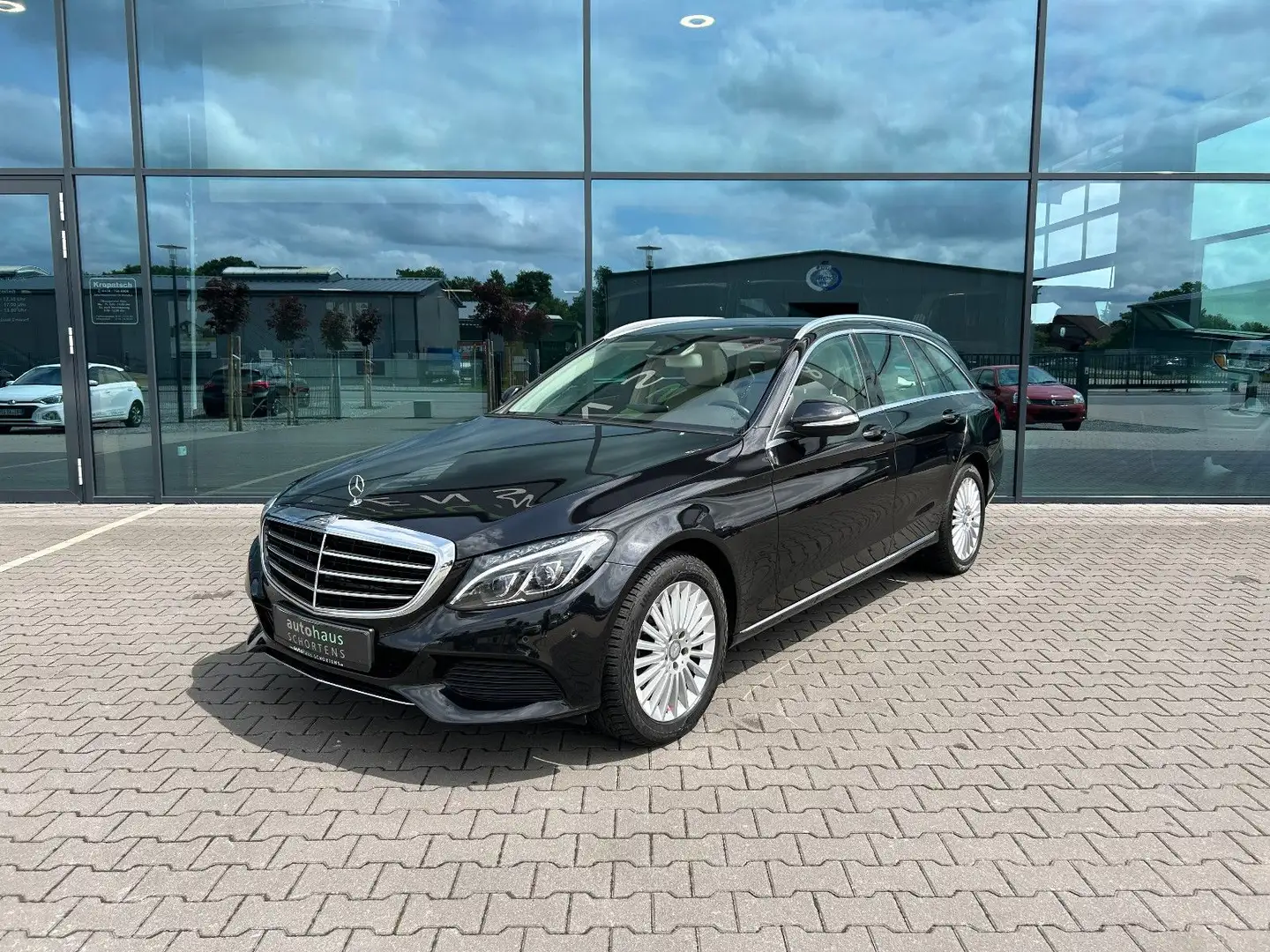 Mercedes-Benz C 180 T Exclusive Autom. AHK LED Pano Navi 17" Schwarz - 1