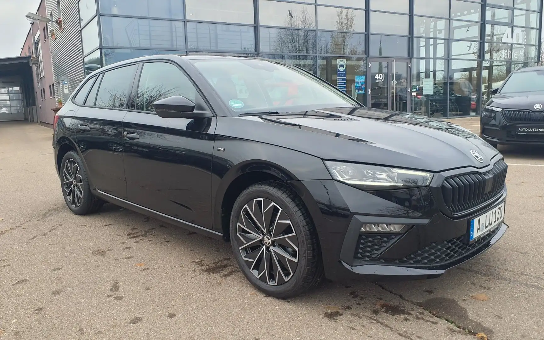 Skoda Scala Drive 1.0 TSI 85kW DSG Sport AHK LED KESSY Schwarz - 1