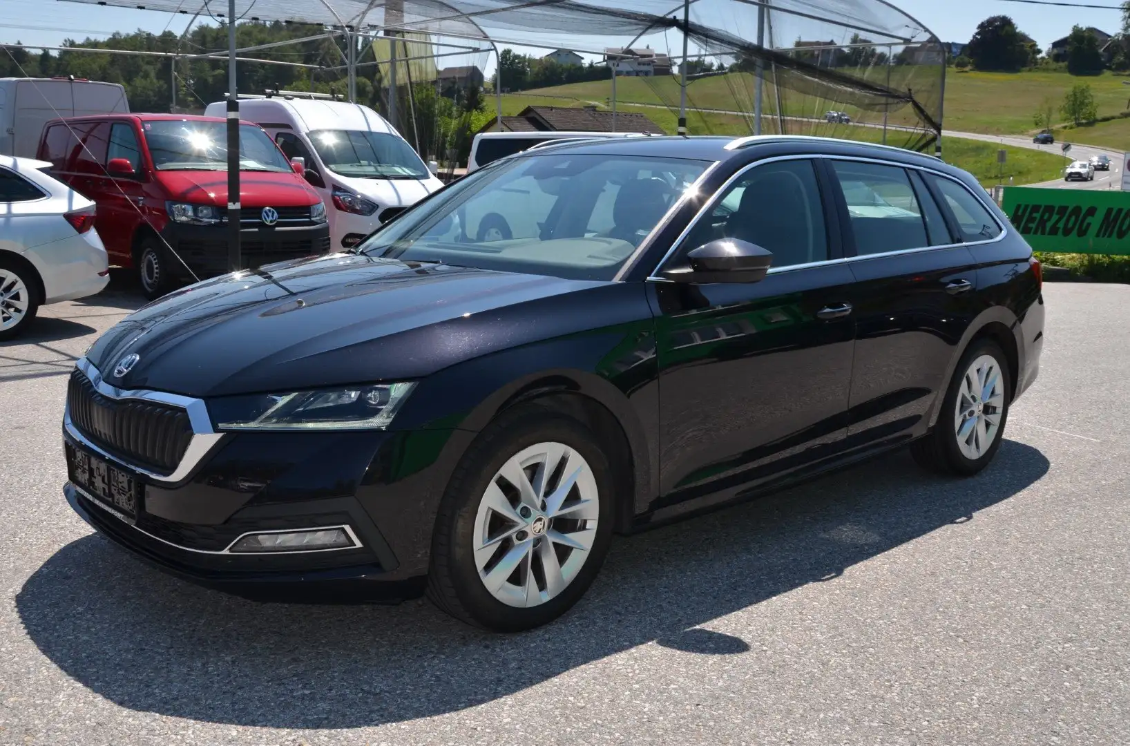 Skoda Octavia Octavia Combi 2,0 TDI 4x4 Style DSG MATRIX AHV 1.B Schwarz - 2