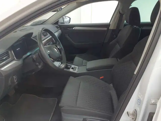 Skoda Superb view 7