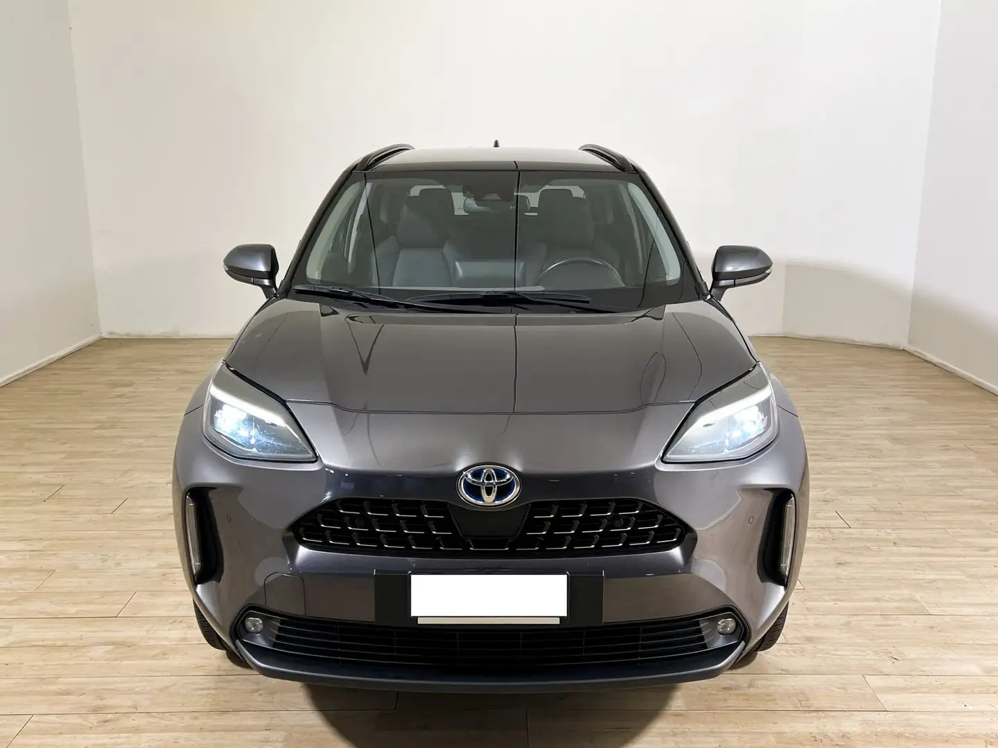 Toyota Yaris Cross Yaris Cross 1.5 Hybrid 5p. E-CVT Lounge Grijs - 2