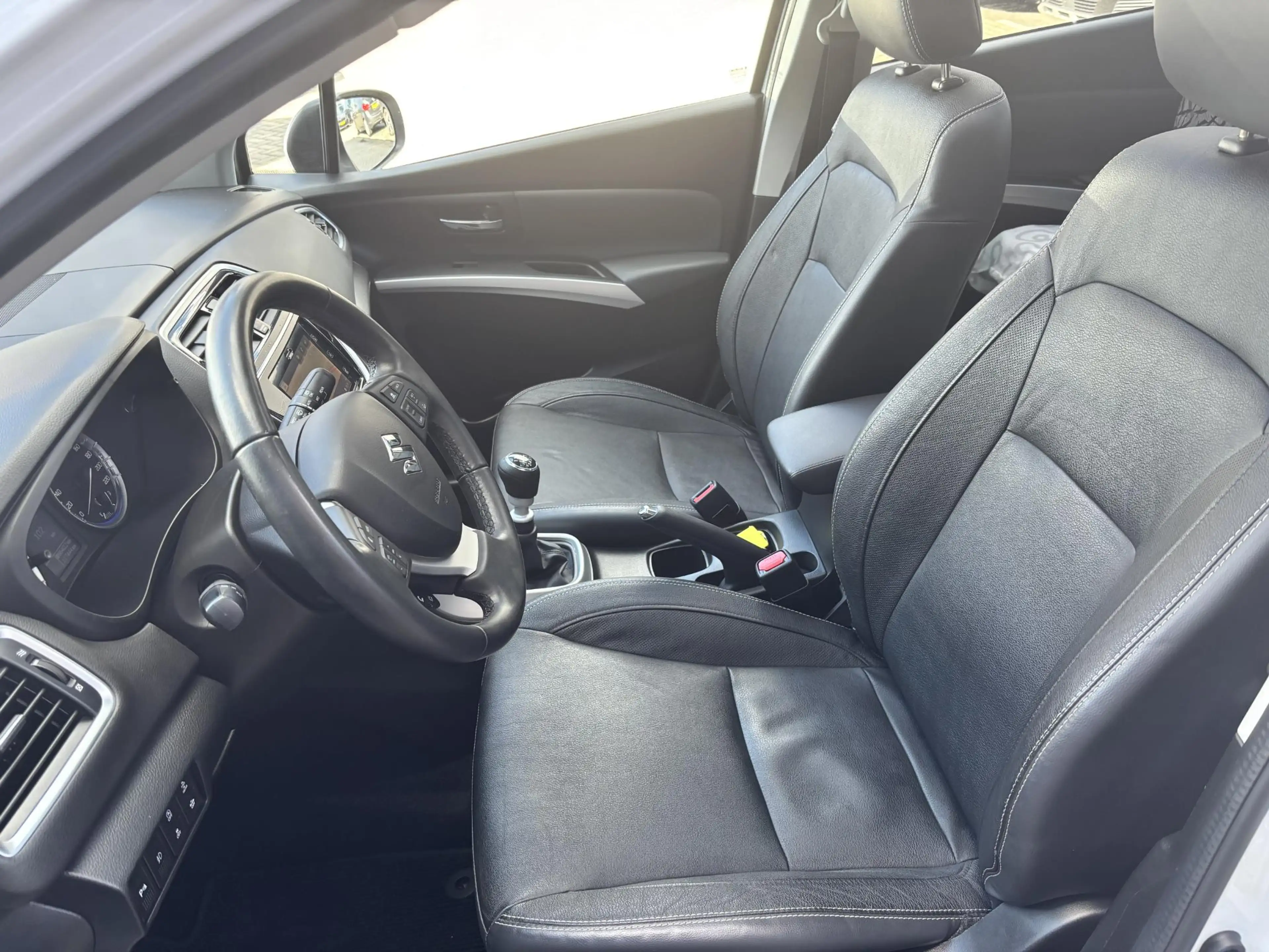 Suzuki S-Cross 1.4 Boosterjet Style Smart Hybrid | Camera | stoel — photo 12