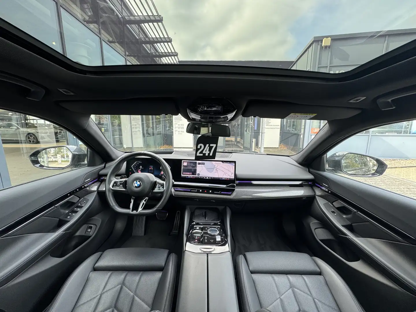 BMW 520 d xDrive M Sport AHK PANO StHzg h&k DA+ 2,99% Grau - 2