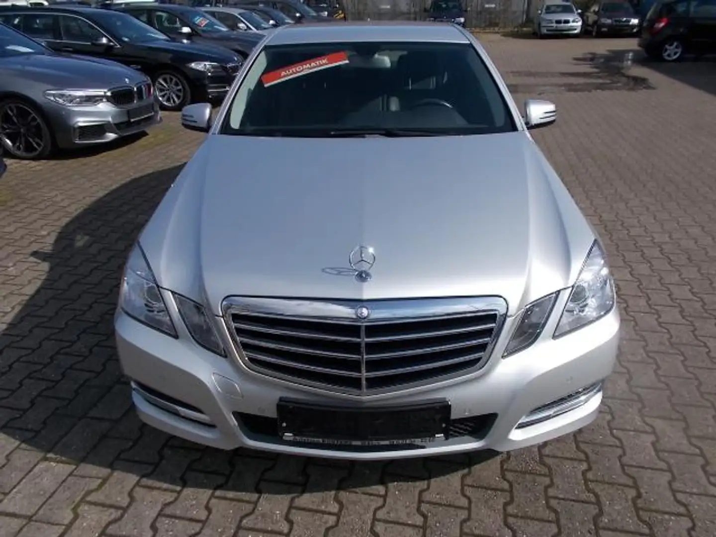 Mercedes-Benz E 220 CDi Avantgarde, AHK, Comand, SHZ Zilver - 2
