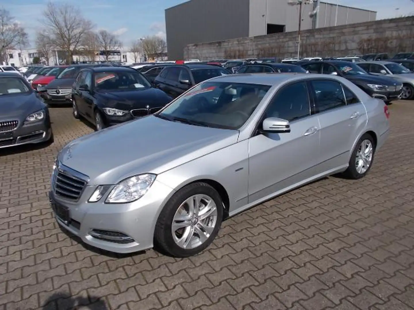 Mercedes-Benz E 220 CDi Avantgarde, AHK, Comand, SHZ Zilver - 1