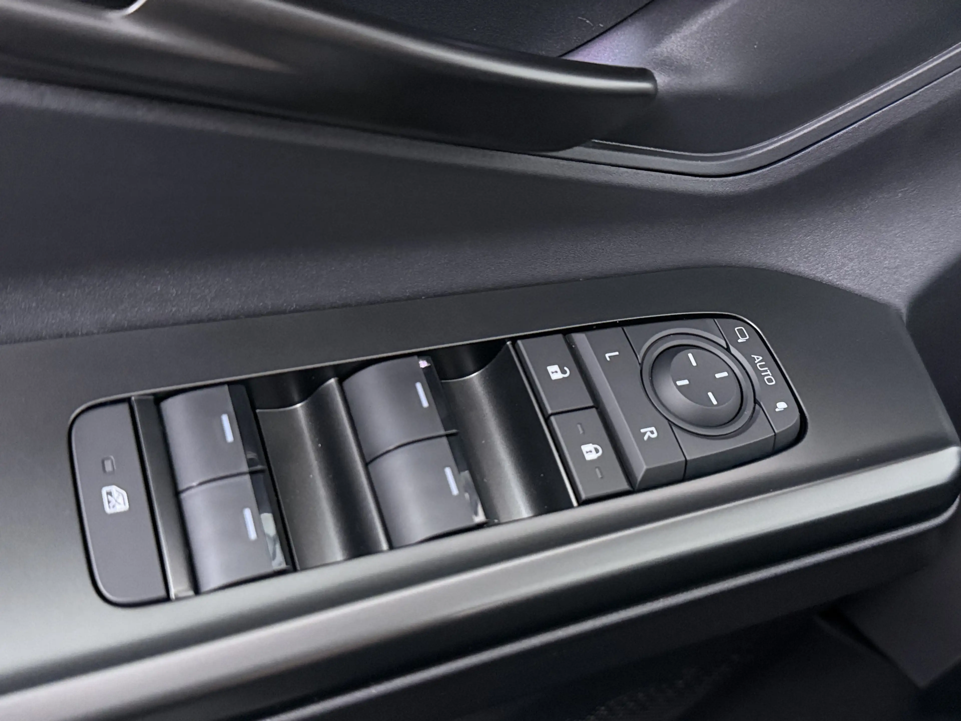 Toyota C-HR+ First Edition 77 kWh — photo 4