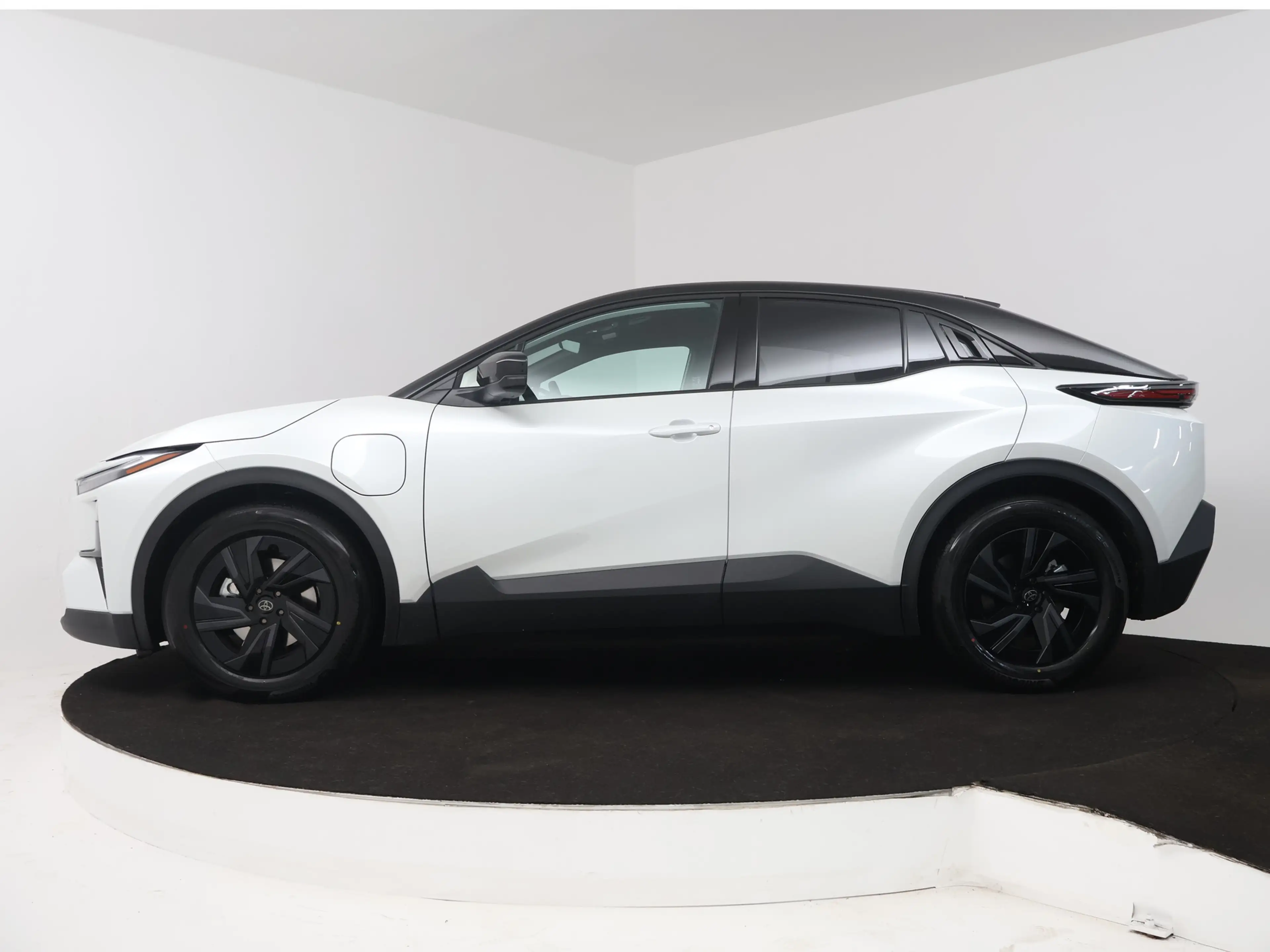 Toyota C-HR+ First Edition 77 kWh — photo 3