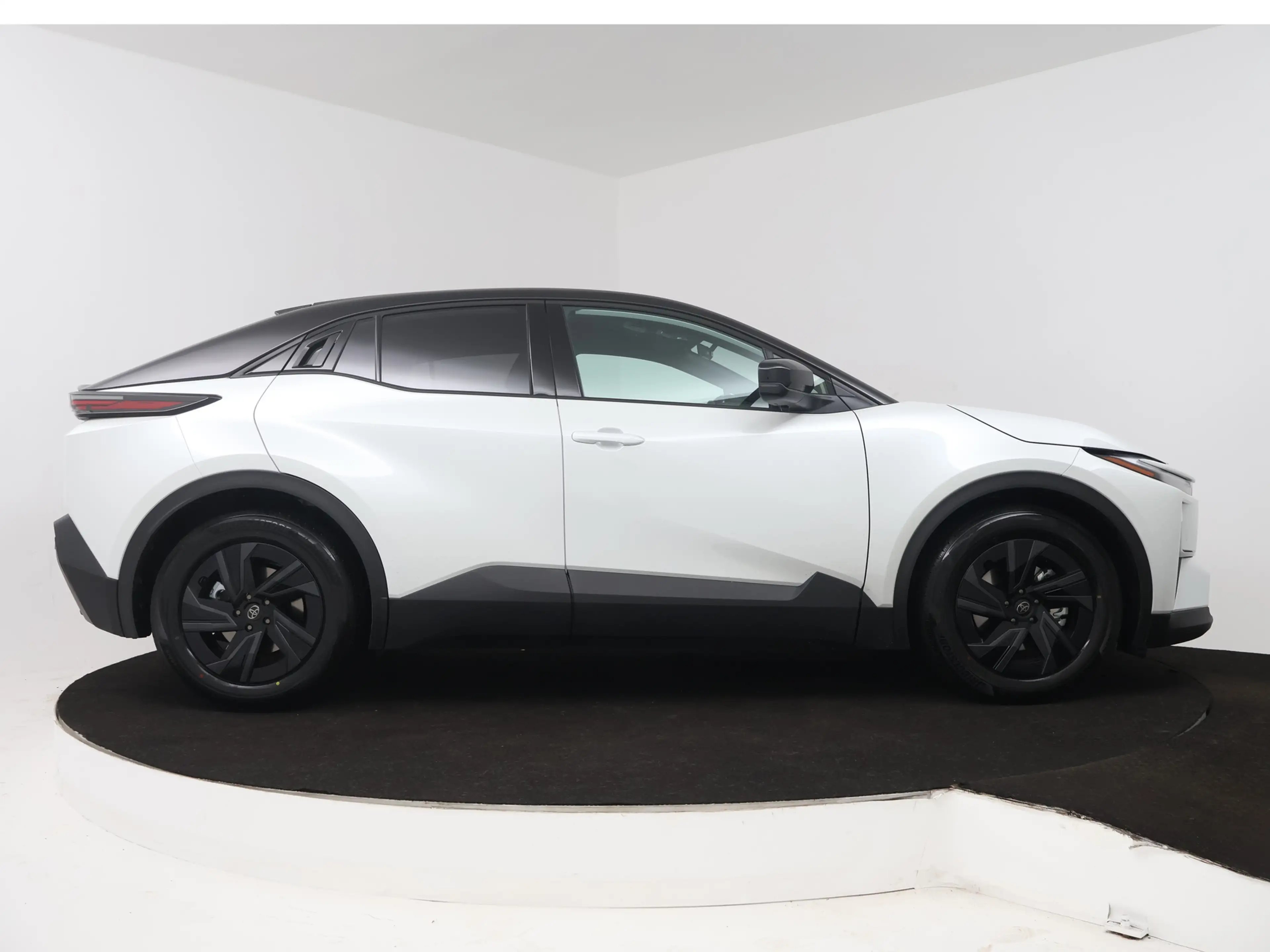 Toyota C-HR+ First Edition 77 kWh — photo 14