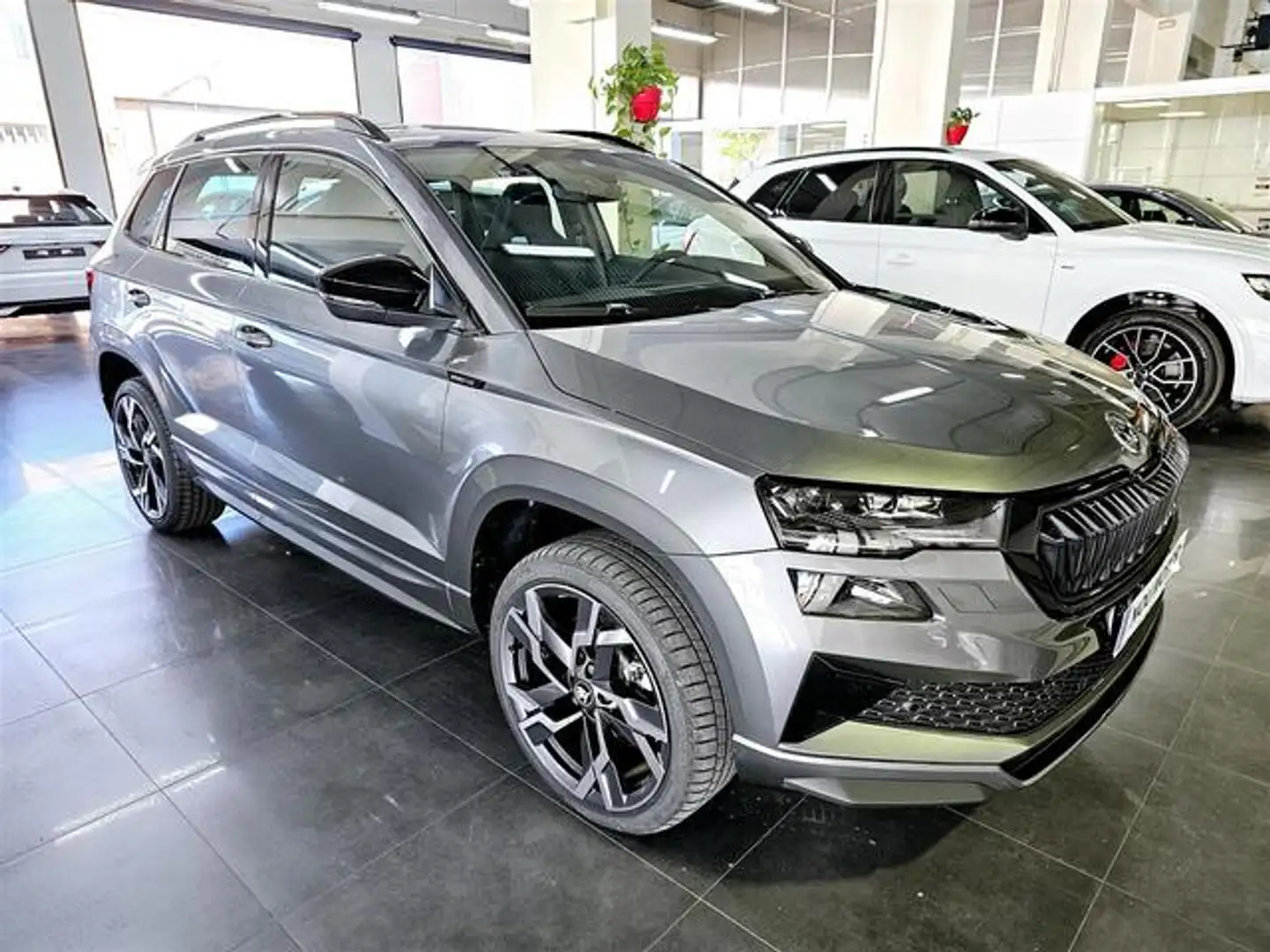 Skoda Karoq 1.5 TSI Sportline ACT DSG Gris - 2