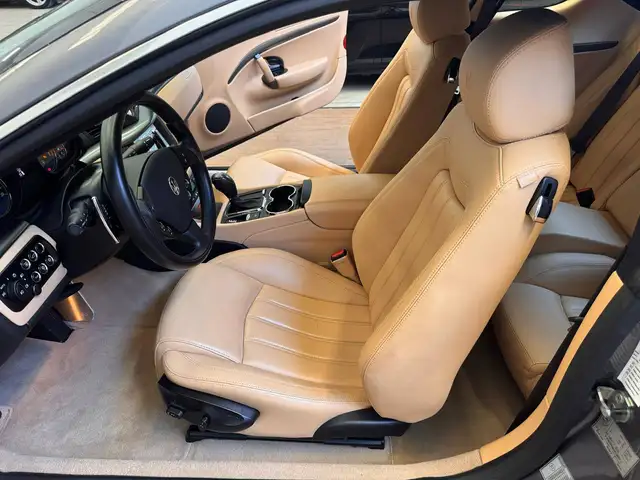 Maserati Granturismo view 9