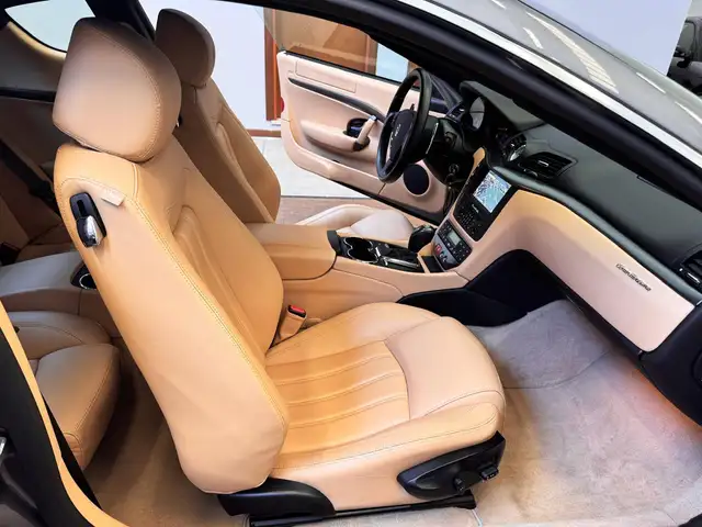 Maserati Granturismo view 12