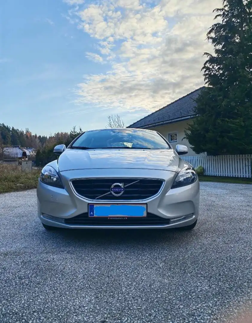 Volvo V40 D2 Momentum - 1