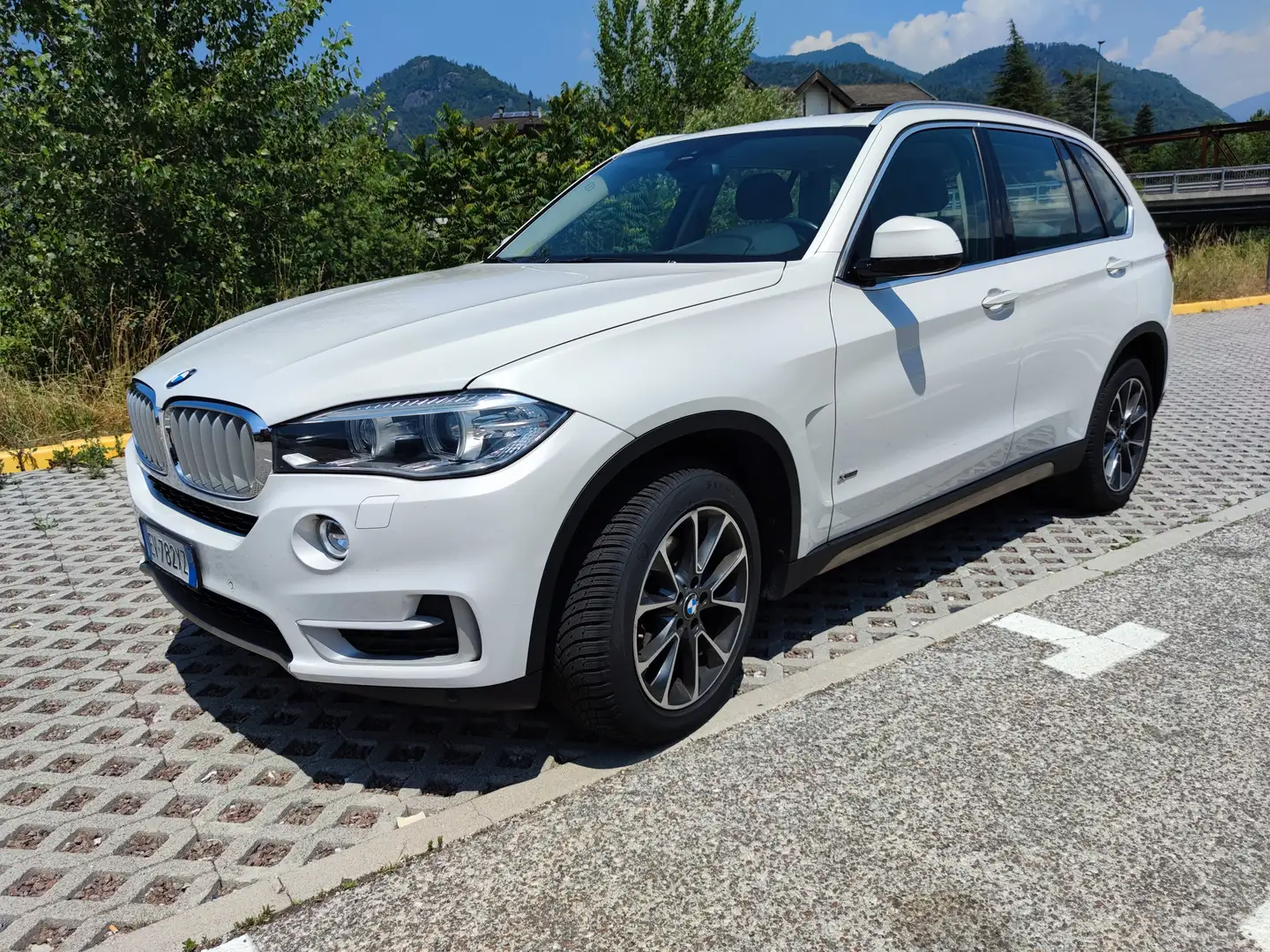 BMW X5 X5 F15 xdrive30d Experience 258cv auto Biały - 1