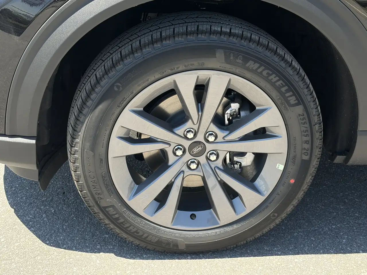 Ford Explorer снимка Ford Explorer