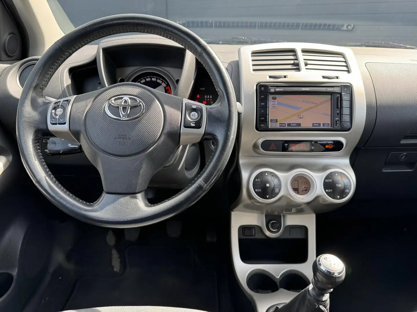 Toyota Urban Cruiser 1.3 VVT-i Dynamic 1e Eigenaar,Navi,Clima,Cruise,Tr Fioletowy - 2
