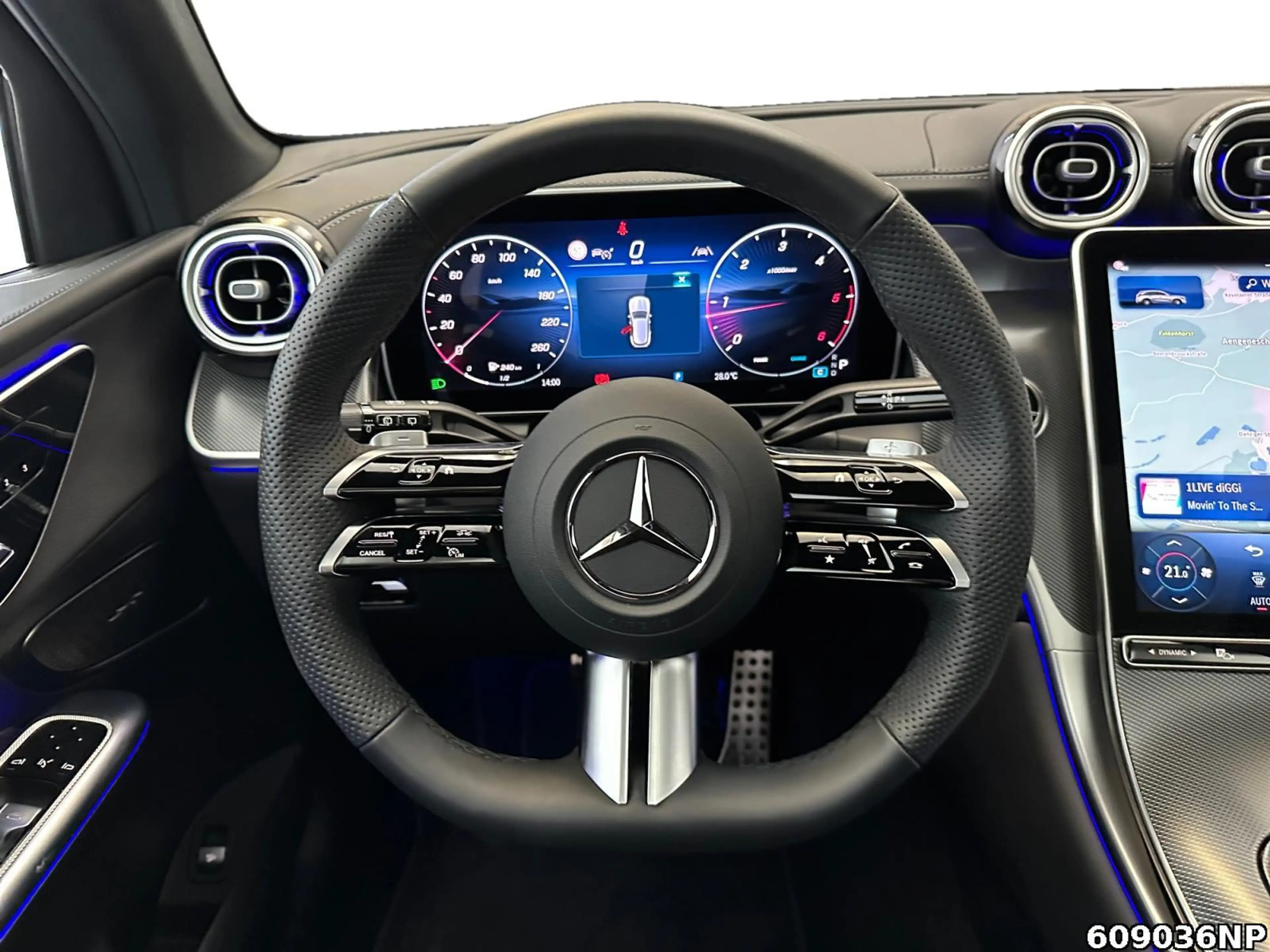 Mercedes-Benz GLC 300 d AMG Night Pano Digital-Light Distronic — photo 13
