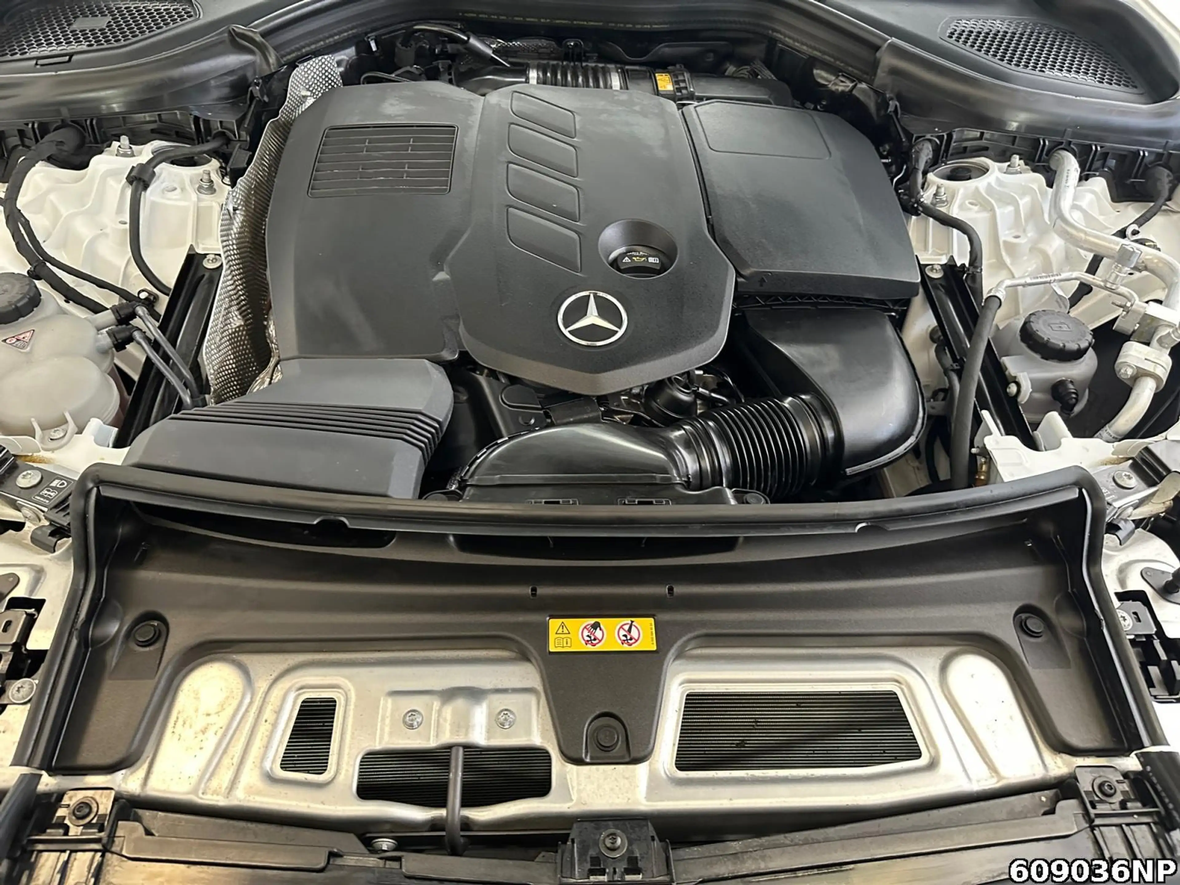 Mercedes-Benz GLC 300 d AMG Night Pano Digital-Light Distronic — photo 7