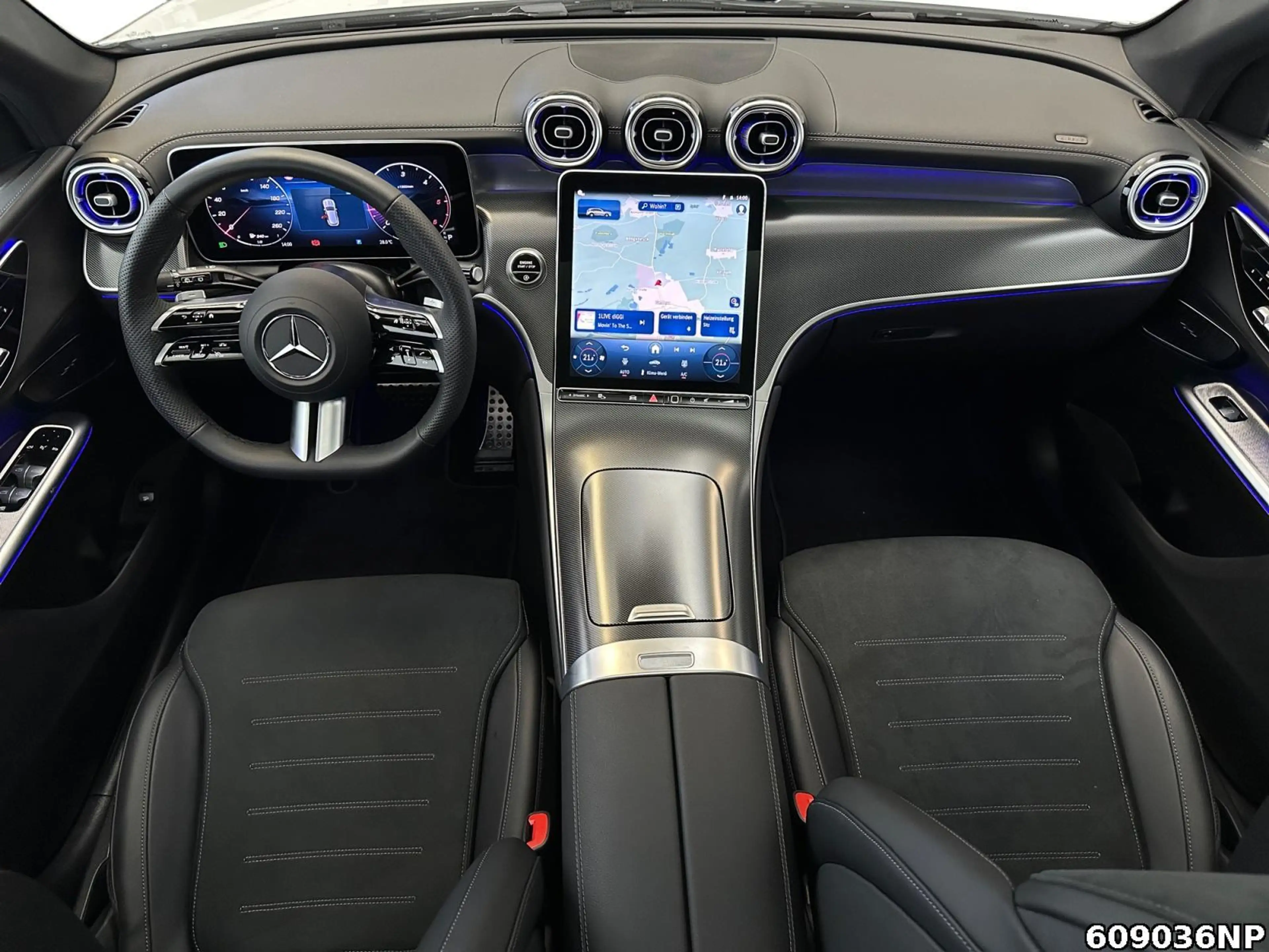 Mercedes-Benz GLC 300 d AMG Night Pano Digital-Light Distronic — photo 12