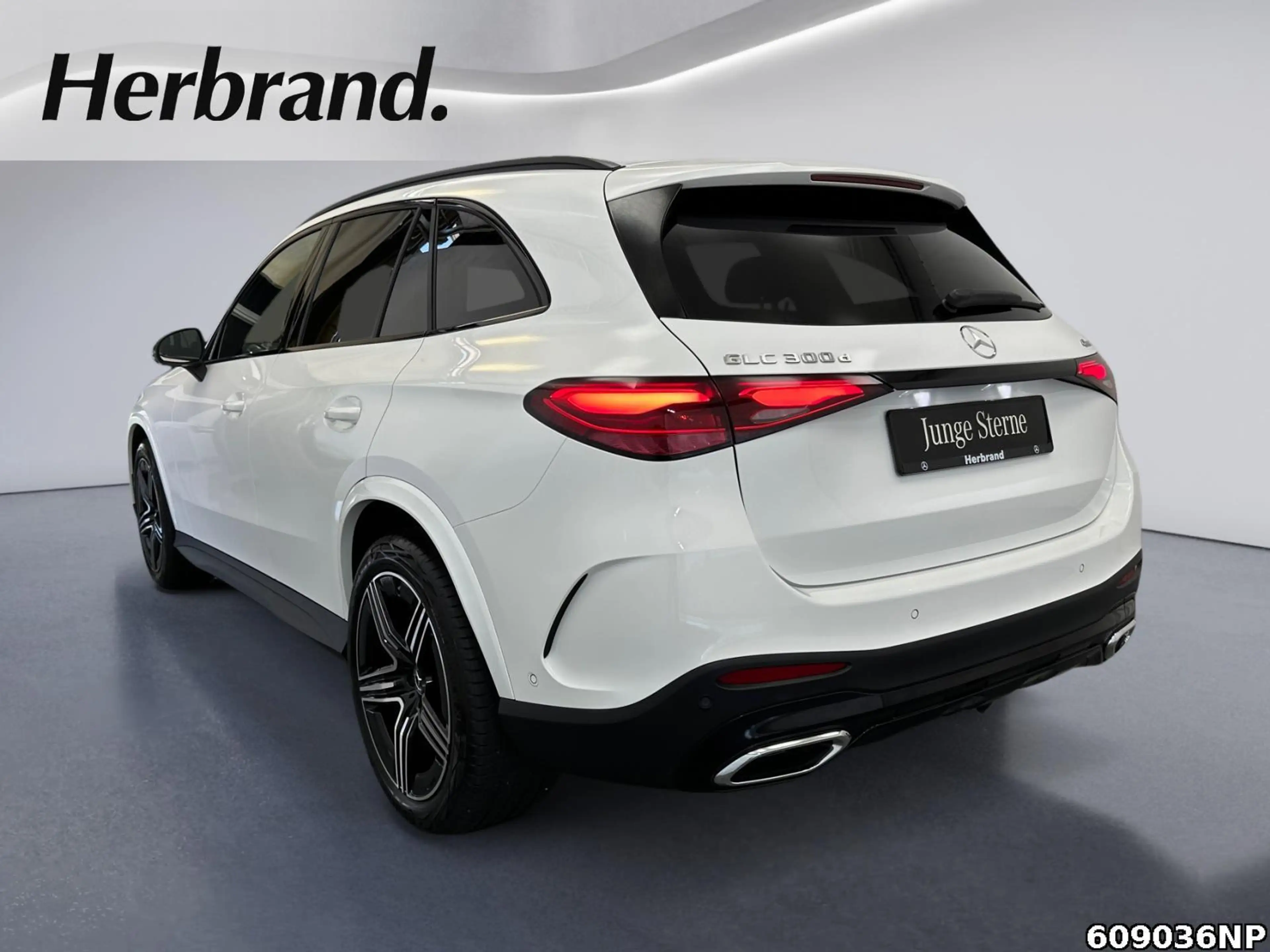 Mercedes-Benz GLC 300 d AMG Night Pano Digital-Light Distronic — photo 4