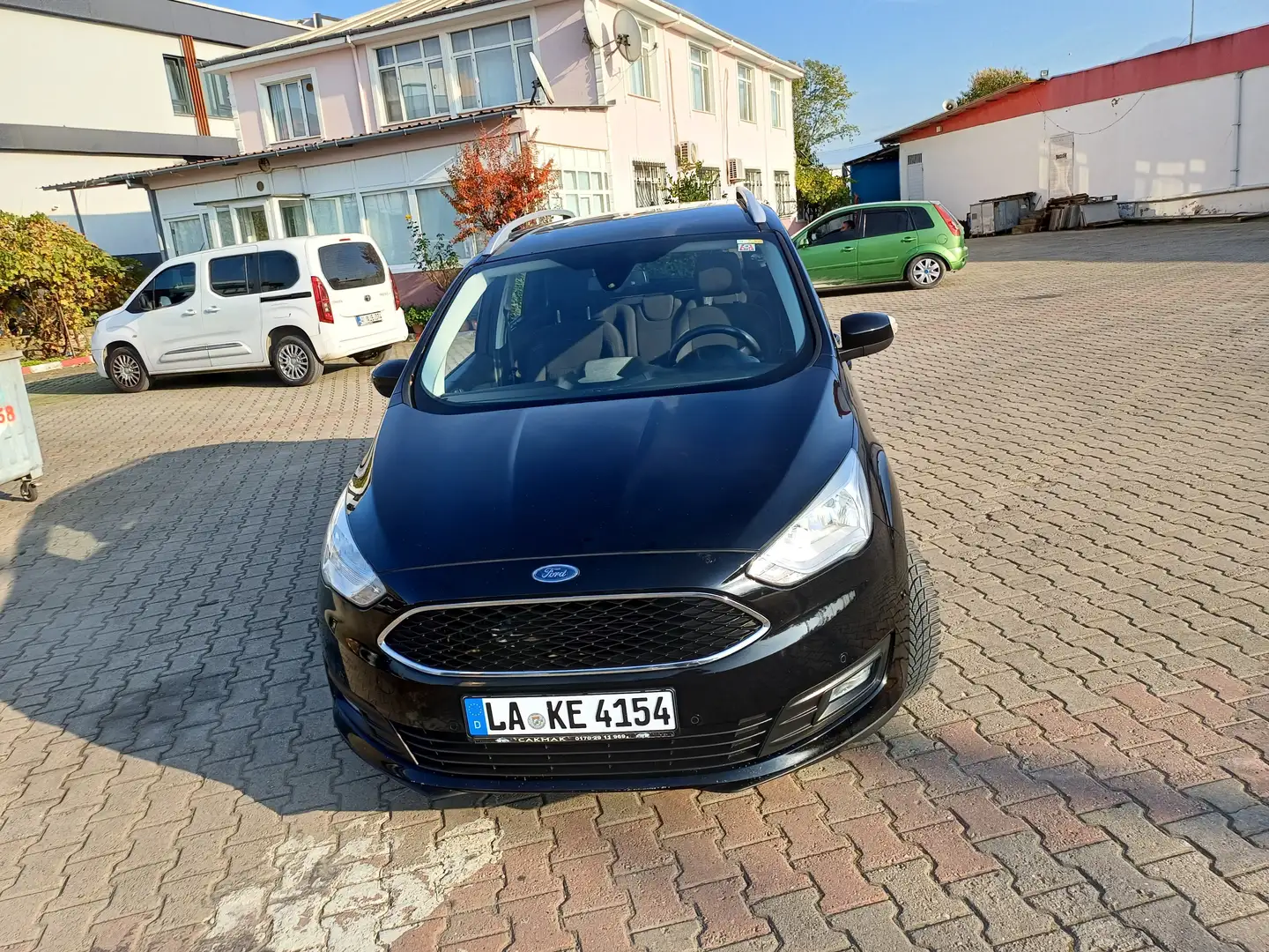 Ford Grand C-Max Ford Grand C-Max 1.5 TDCi (120 PS), Euro 6 Diesel. Schwarz - 1