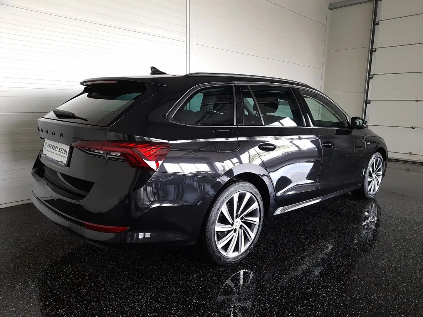 Skoda Octavia Combi TOUR 2,0 TDI DSG *MATRIX-LED / STANDHZG /... Schwarz - 2