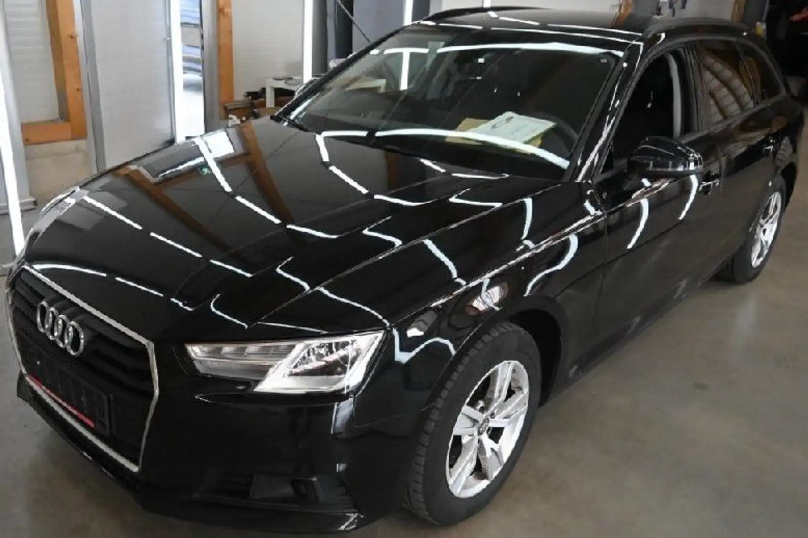 Audi A4 2.0 16V TDI Avant S tronic+NAVI+XENON+PDC+SHZ+TEMP Schwarz - 1