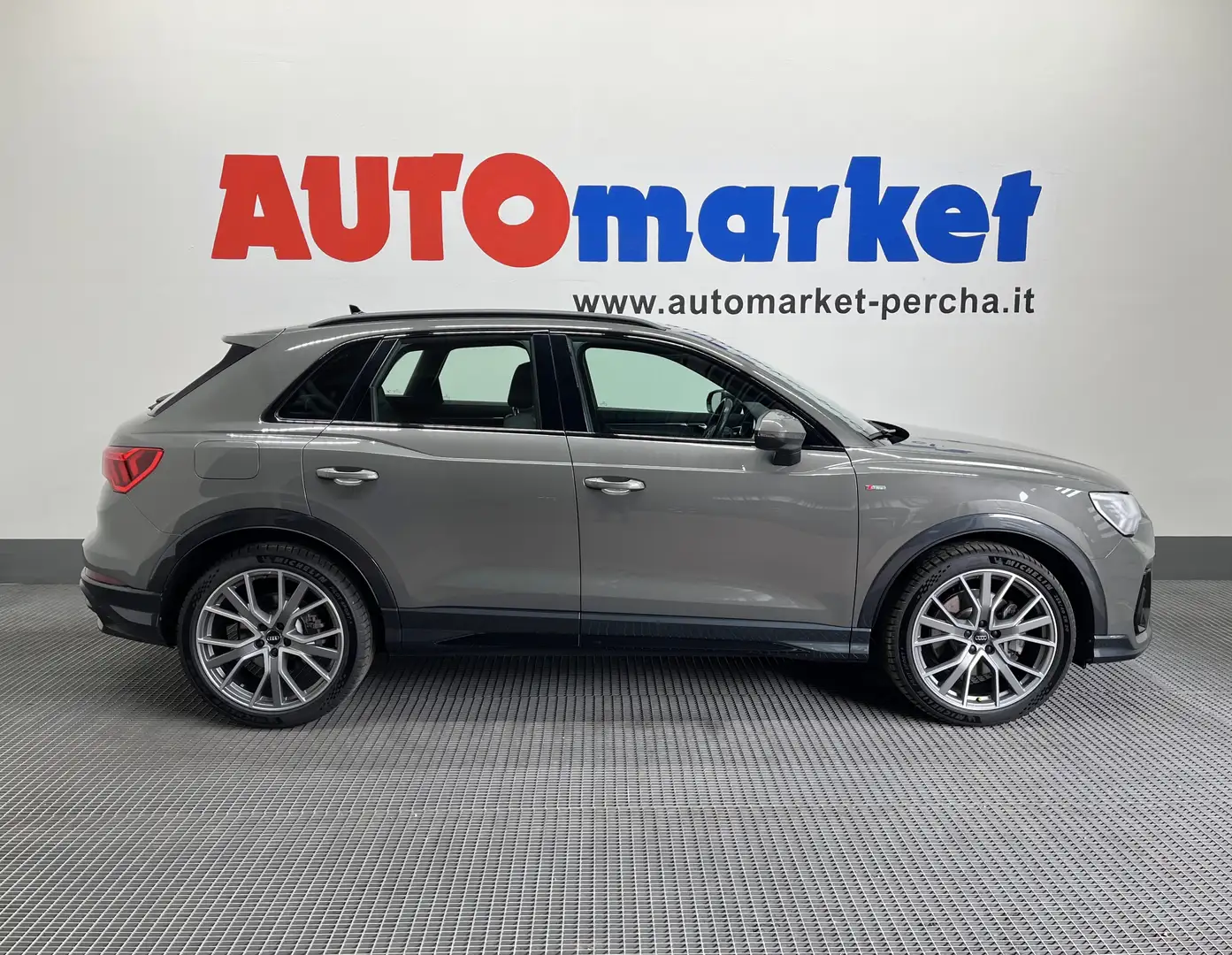 Audi Q3 2.0 TFSI S-line edition quattro s-tronic Grau - 1