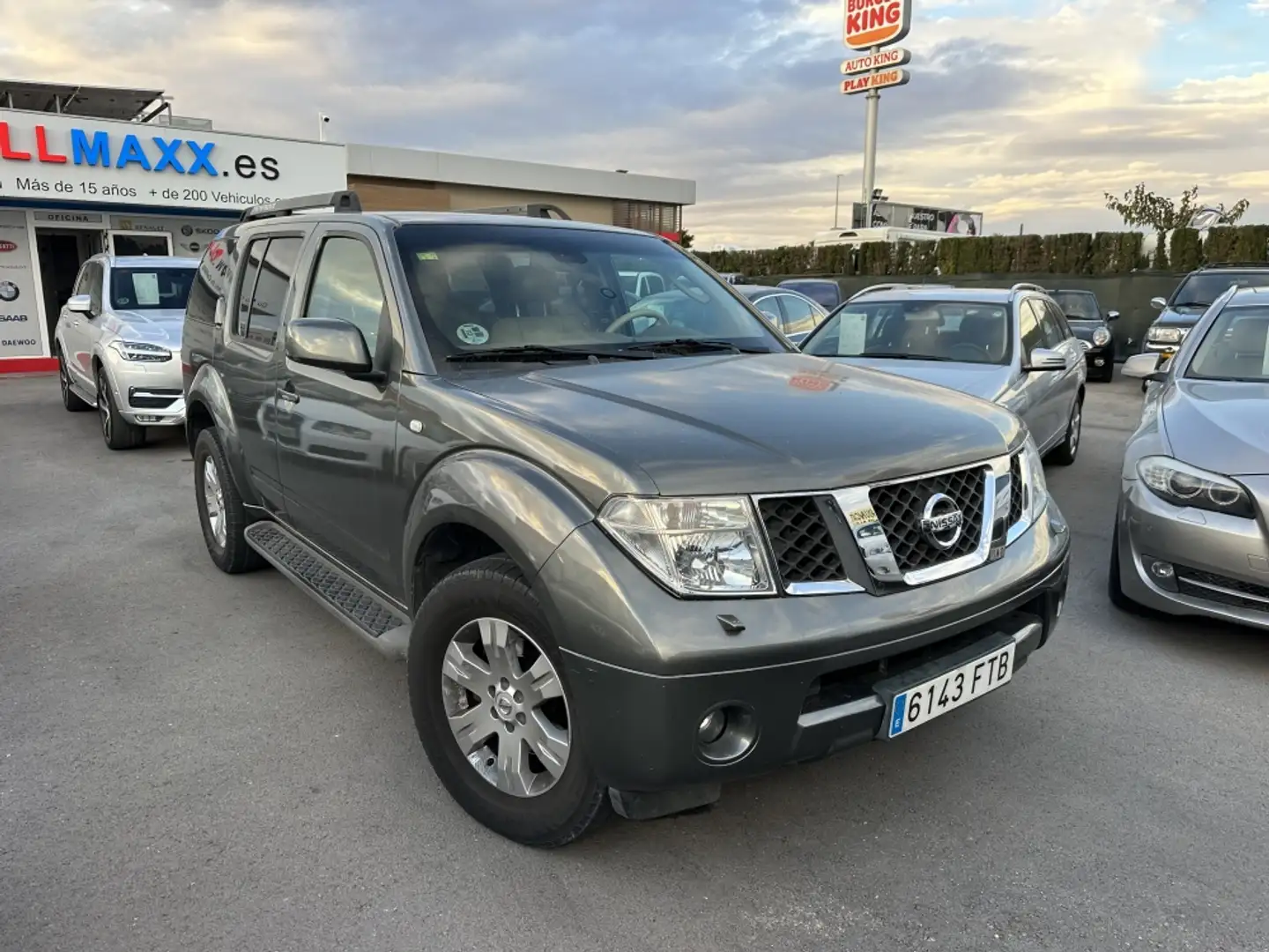 Nissan Pathfinder 2.5dCi SE Aut. DPF Grau - 1