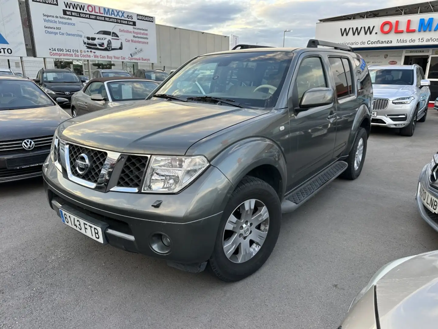 Nissan Pathfinder 2.5dCi SE Aut. DPF Grau - 2