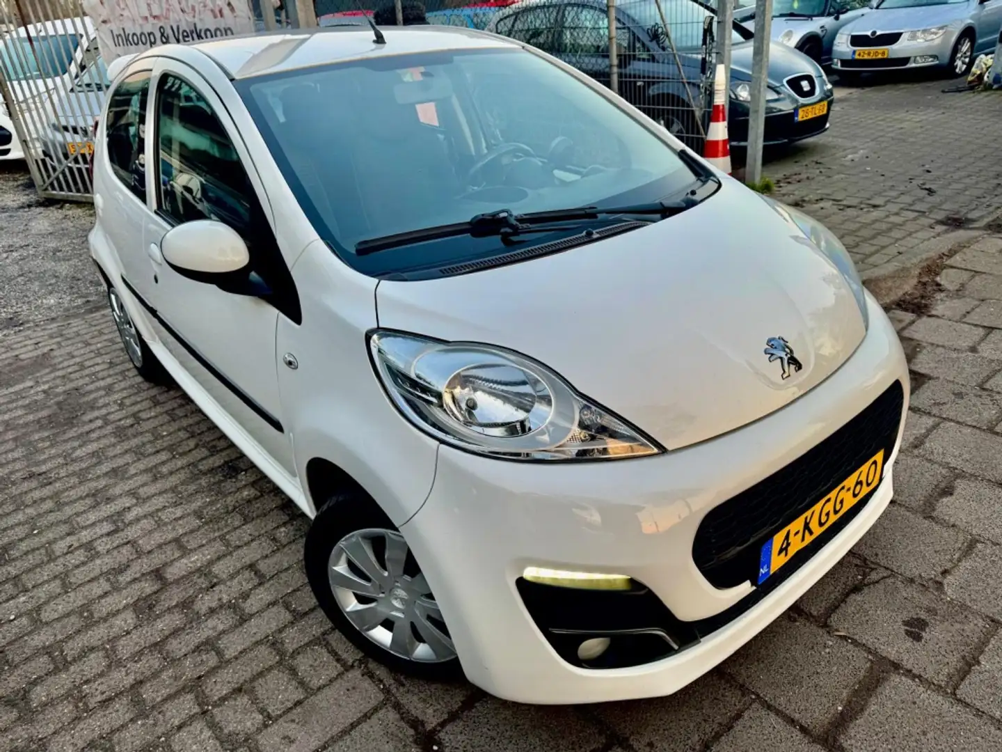 Peugeot 107 AUTOMAAT 1.0 Active AUTOMAAT Alb - 1