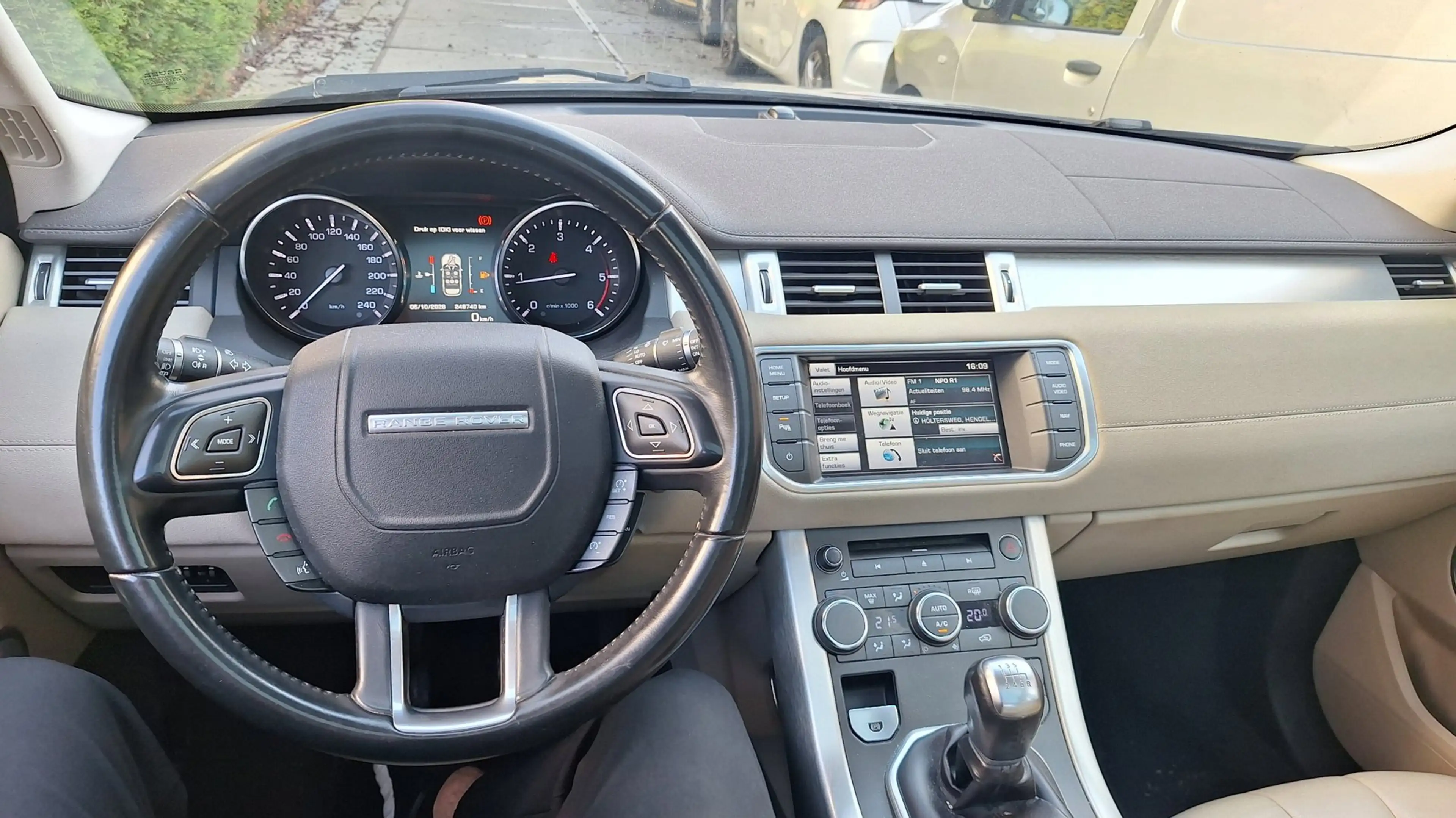 Land Rover Range Rover Evoque 2.2 eD4 2WD Pure — photo 9