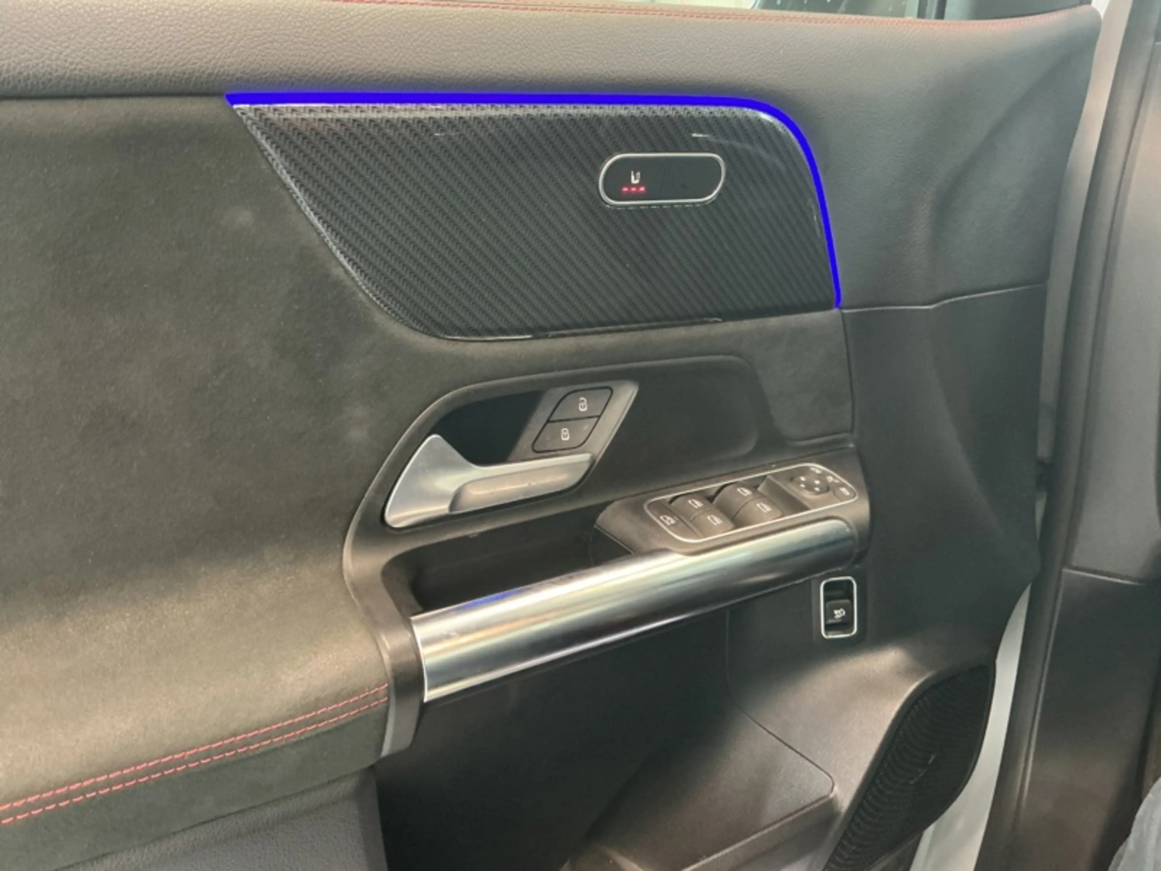 Mercedes-Benz GLA 200 d AMG Pack Night Pano — photo 13