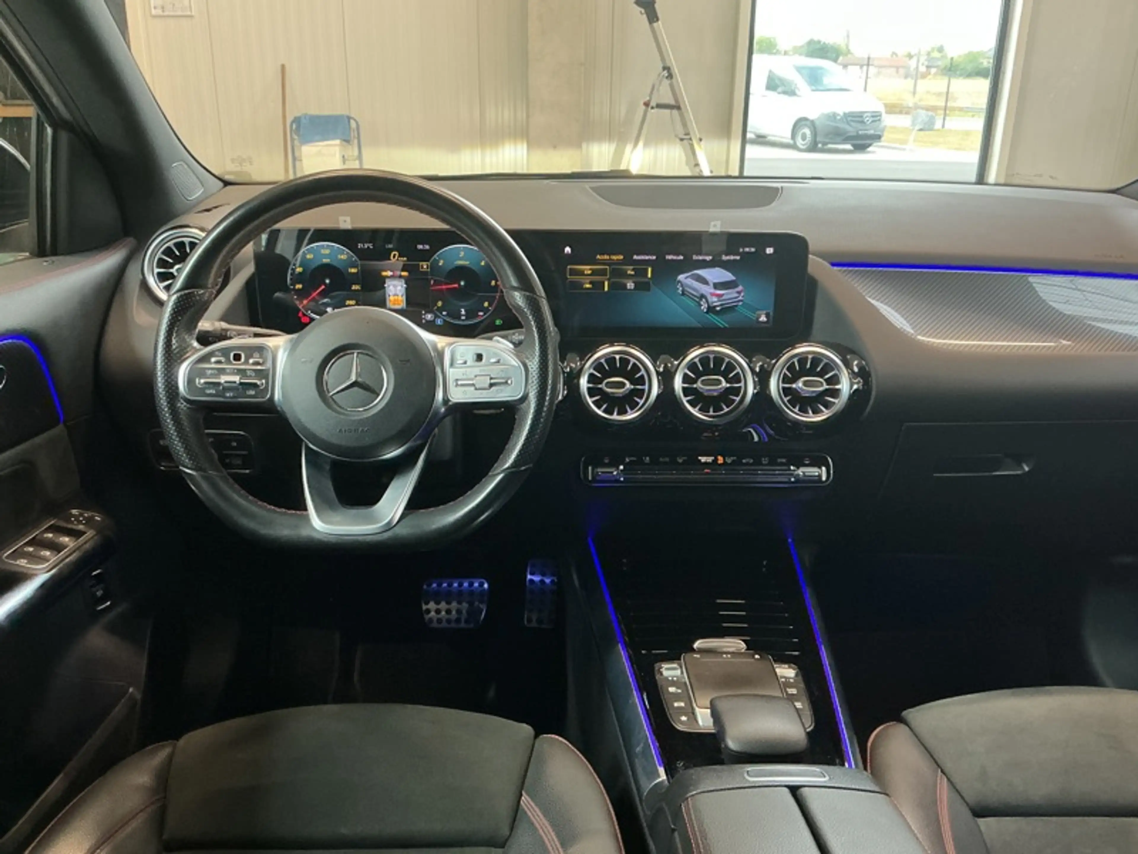 Mercedes-Benz GLA 200 d AMG Pack Night Pano — photo 3