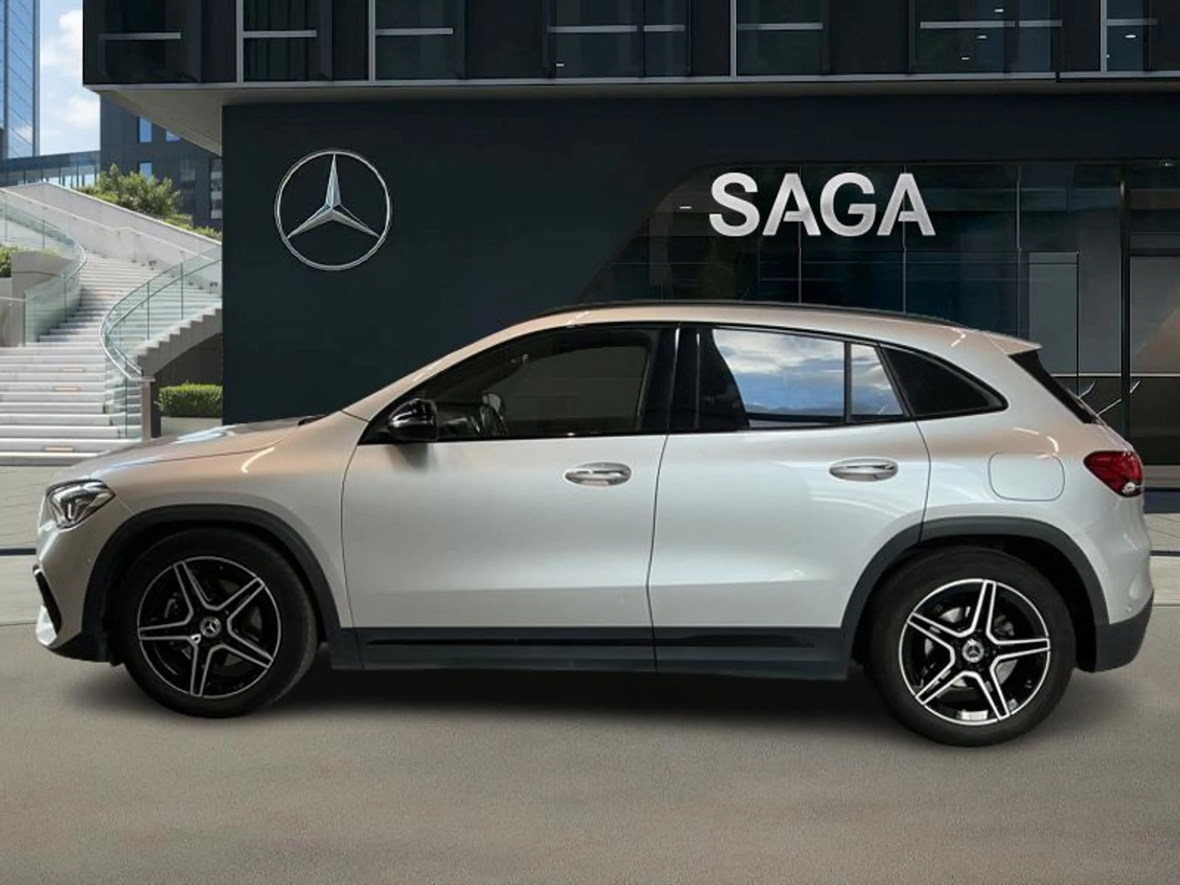 Mercedes-Benz GLA 200 d AMG Pack Night Pano — photo 6