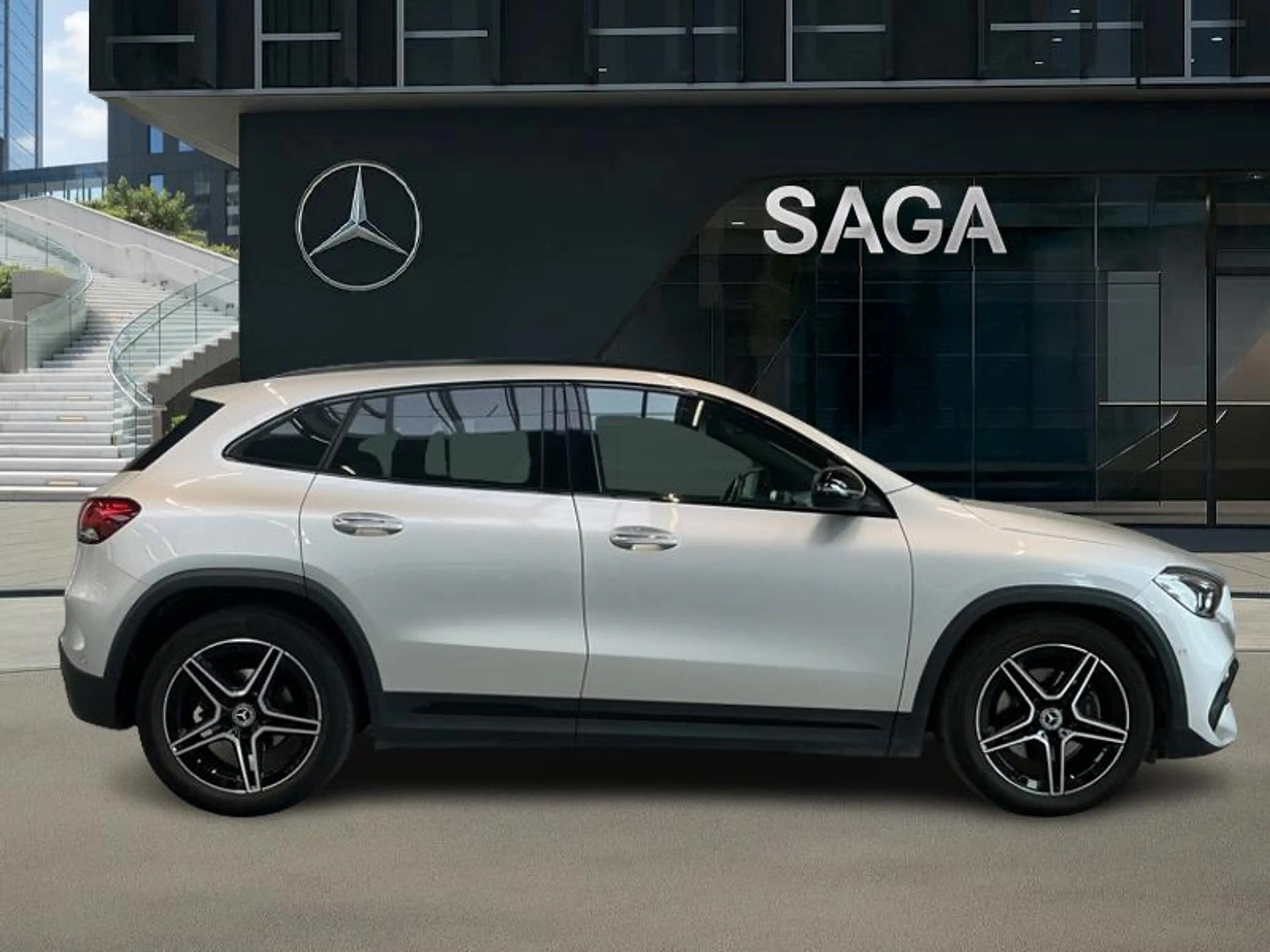 Mercedes-Benz GLA 200 d AMG Pack Night Pano — photo 5