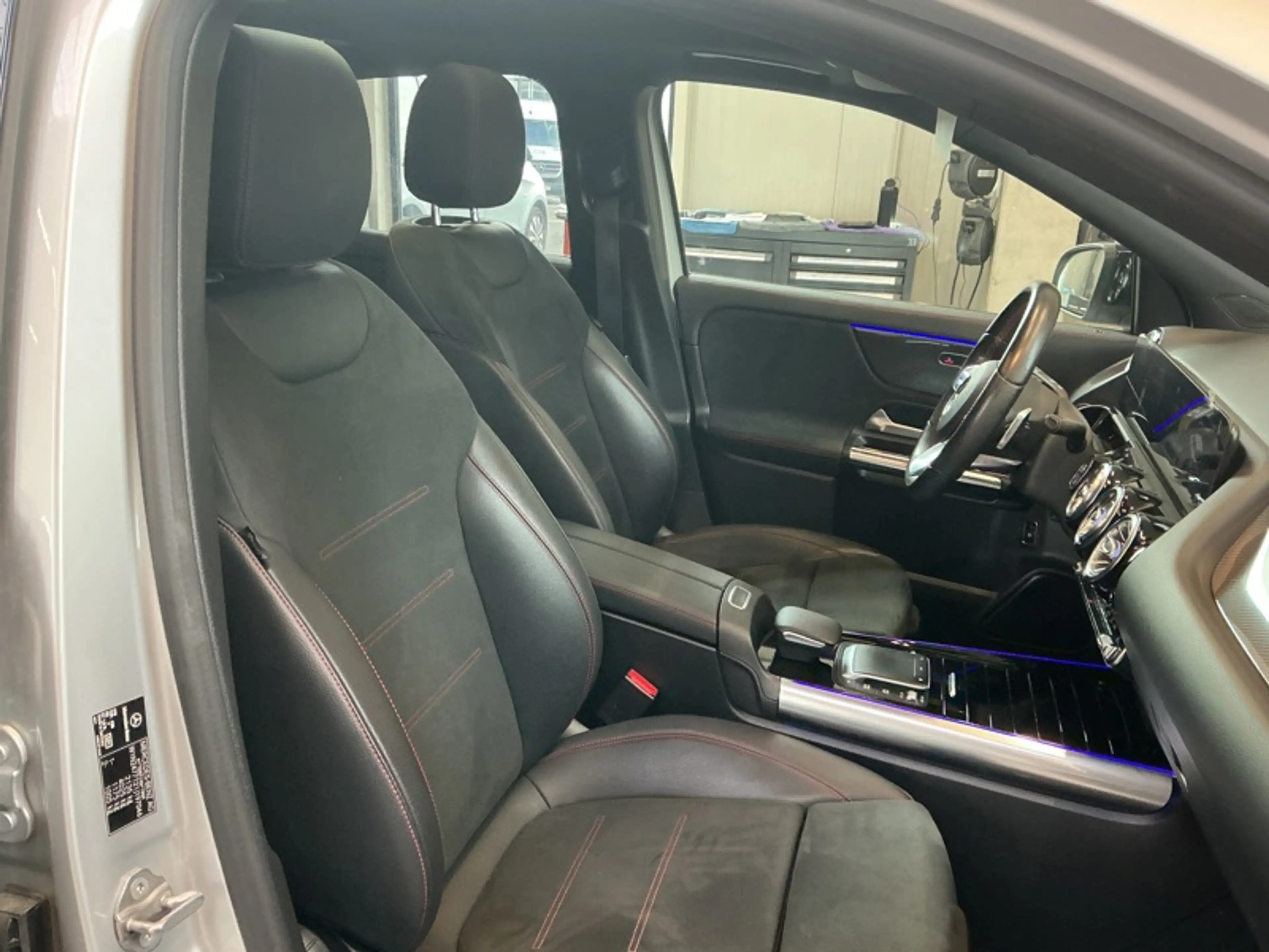 Mercedes-Benz GLA 200 d AMG Pack Night Pano — photo 10