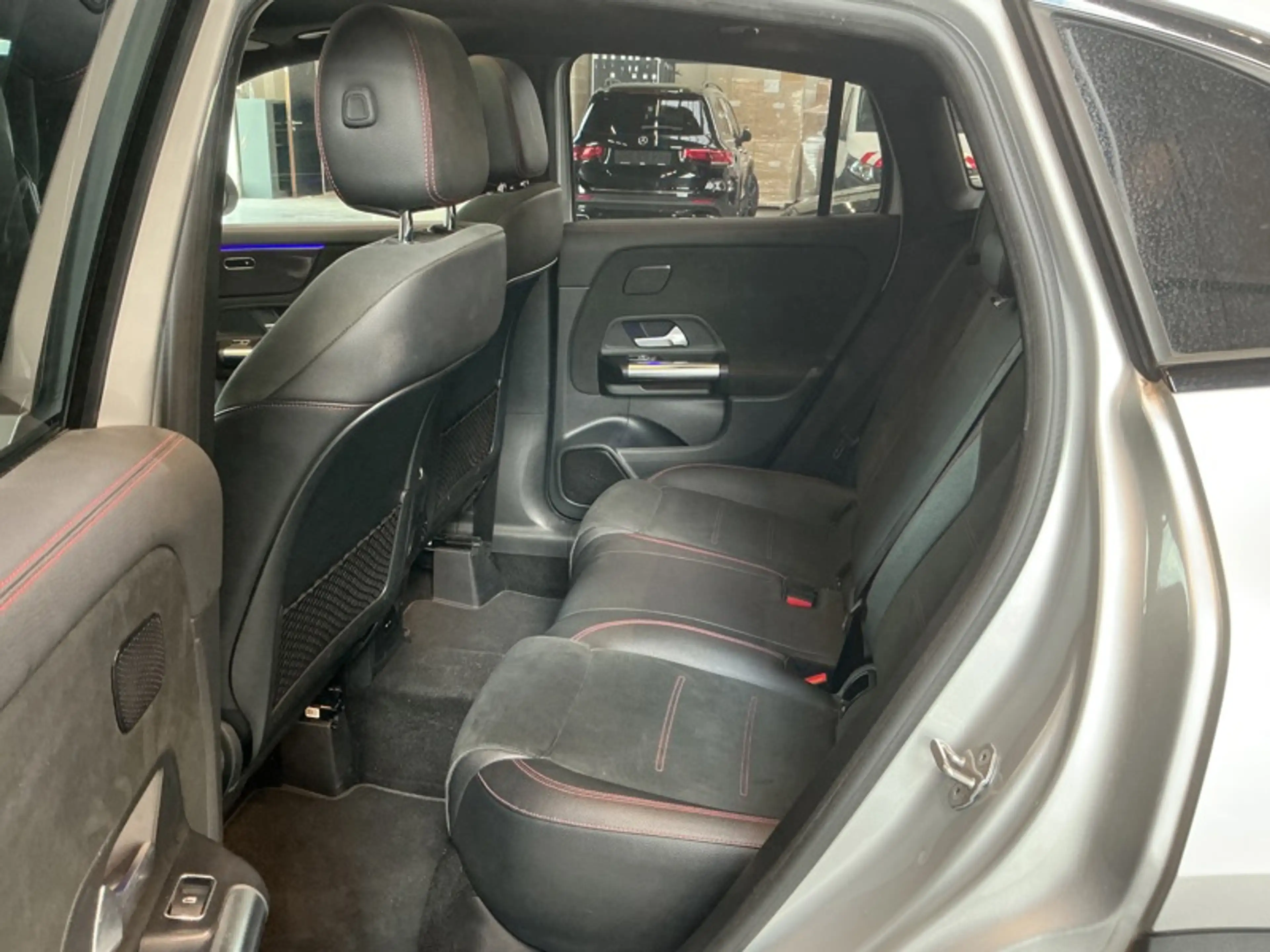 Mercedes-Benz GLA 200 d AMG Pack Night Pano — photo 12