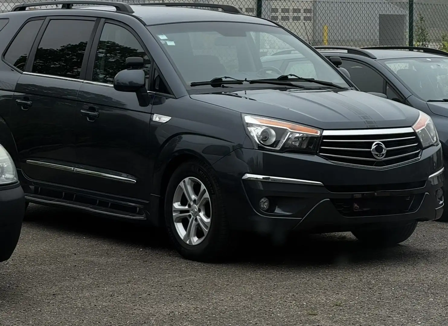 SsangYong Rodius 2.2 SV220e-XDi 2WD Quartz Blau - 2
