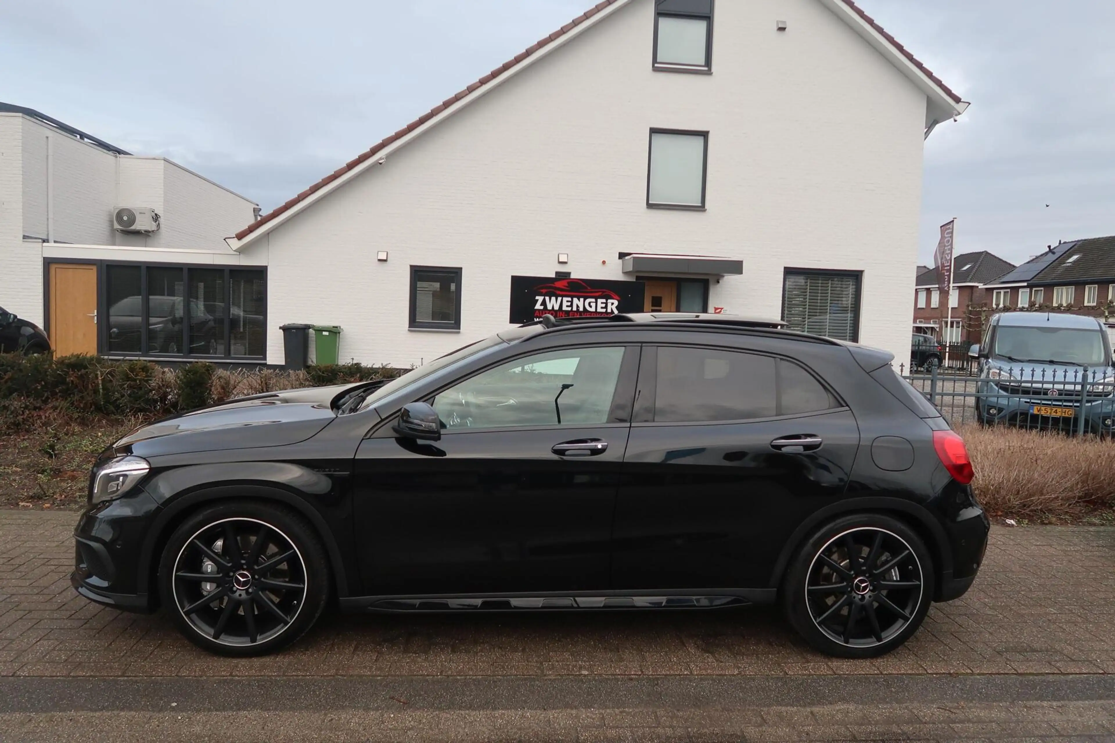 Mercedes-Benz GLA 45 AMG 4MATIC 415PK PANORAMADAK|MEMORY|KEYLESS|CAMERA|CAR — photo 2