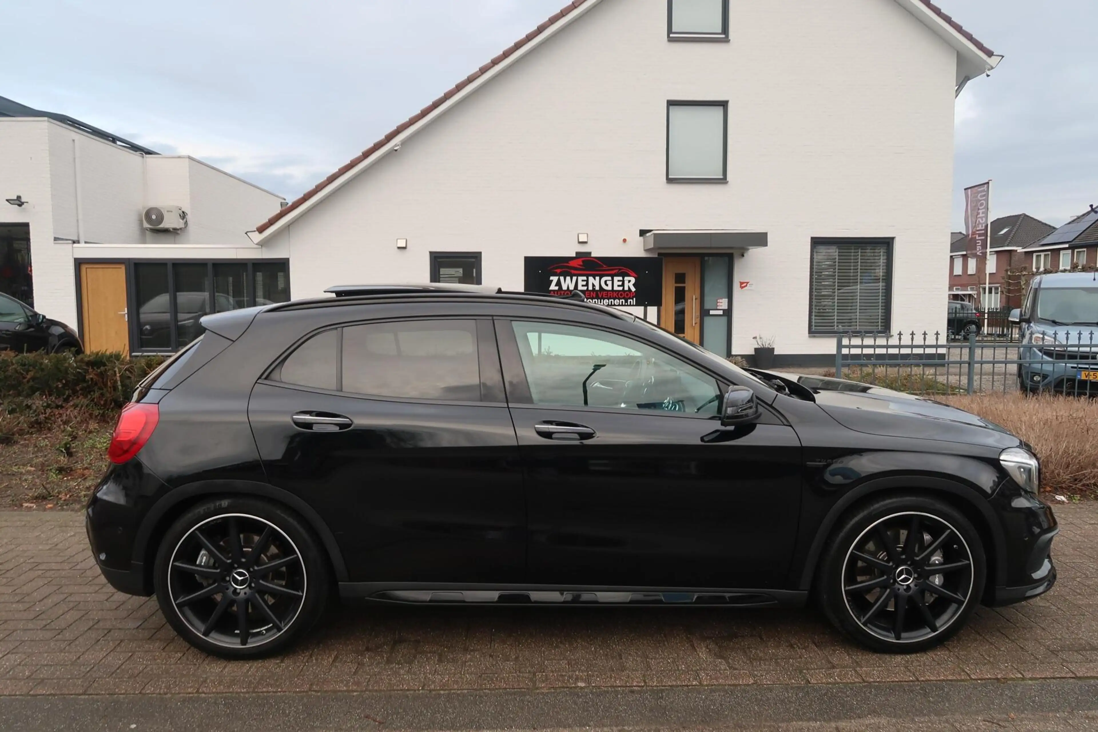 Mercedes-Benz GLA 45 AMG 4MATIC 415PK PANORAMADAK|MEMORY|KEYLESS|CAMERA|CAR — photo 5