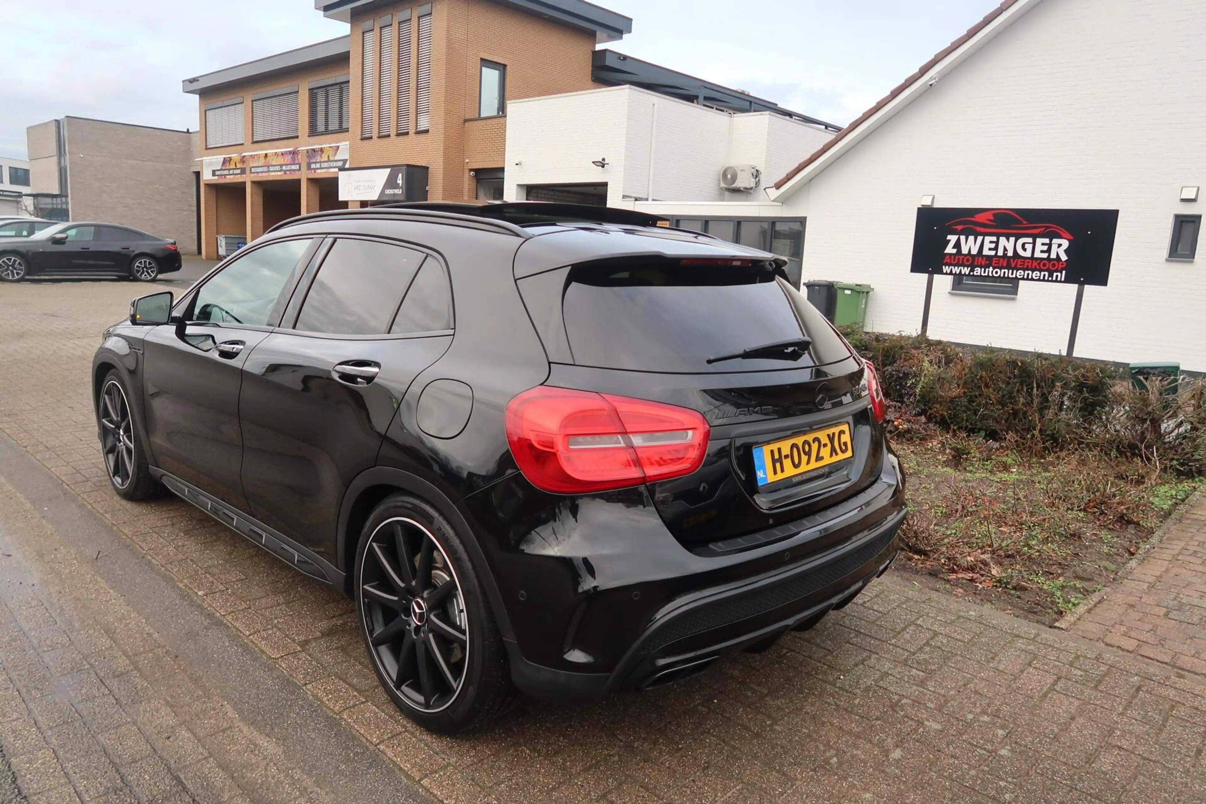 Mercedes-Benz GLA 45 AMG 4MATIC 415PK PANORAMADAK|MEMORY|KEYLESS|CAMERA|CAR — photo 3