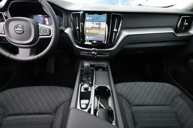 Volvo XC60 Core T6 LED Pano ACC TotW Kam Keyl StandH 257 k... Ansicht 8