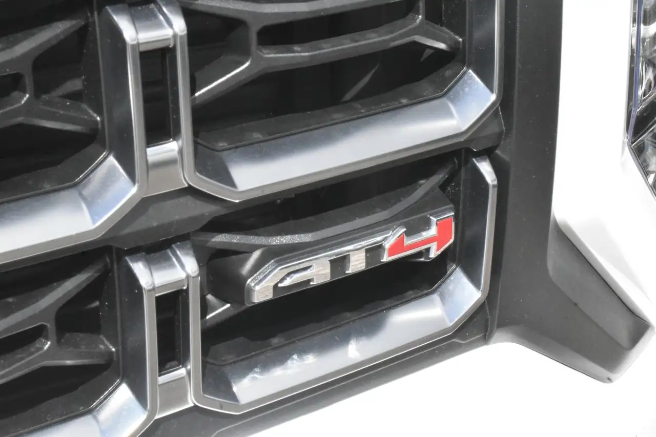 GMC Canyon снимка GMC Canyon