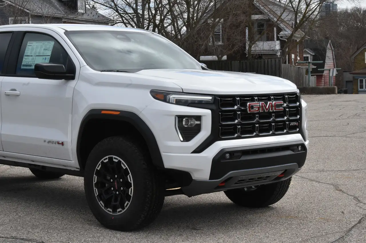 GMC Canyon снимка GMC Canyon